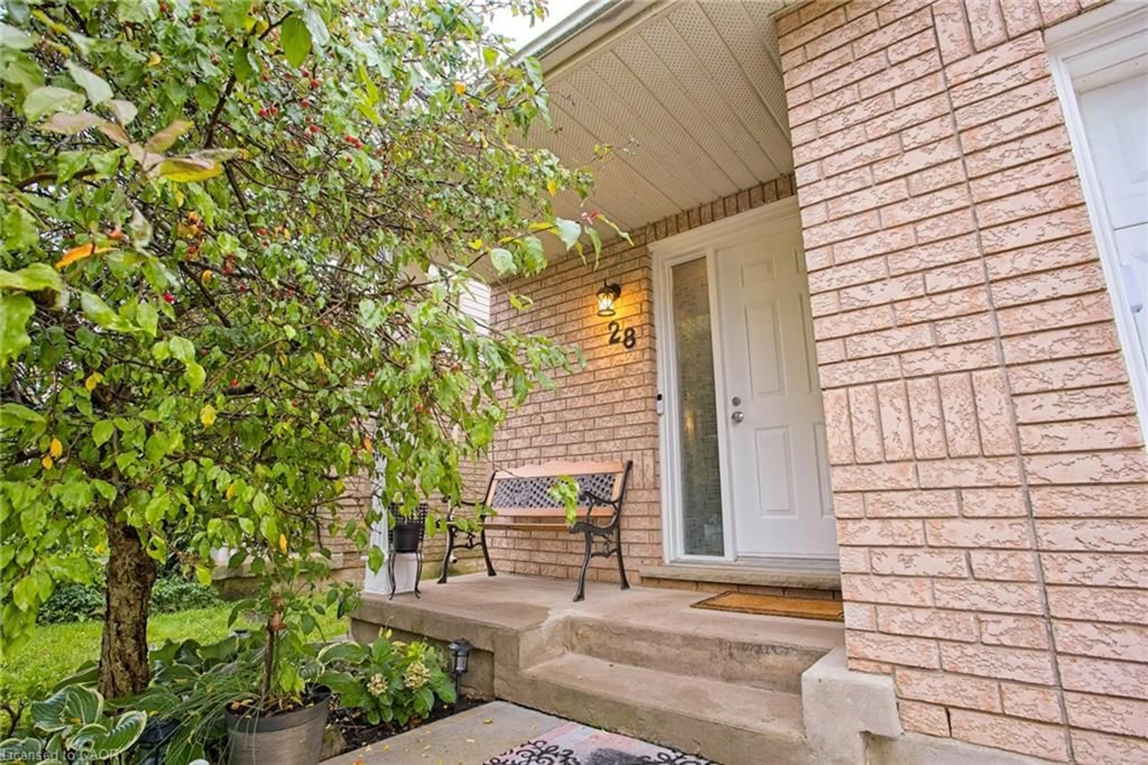 Patio, street for 28 Maria St, St. Catharines Ontario L2S 3Y3
