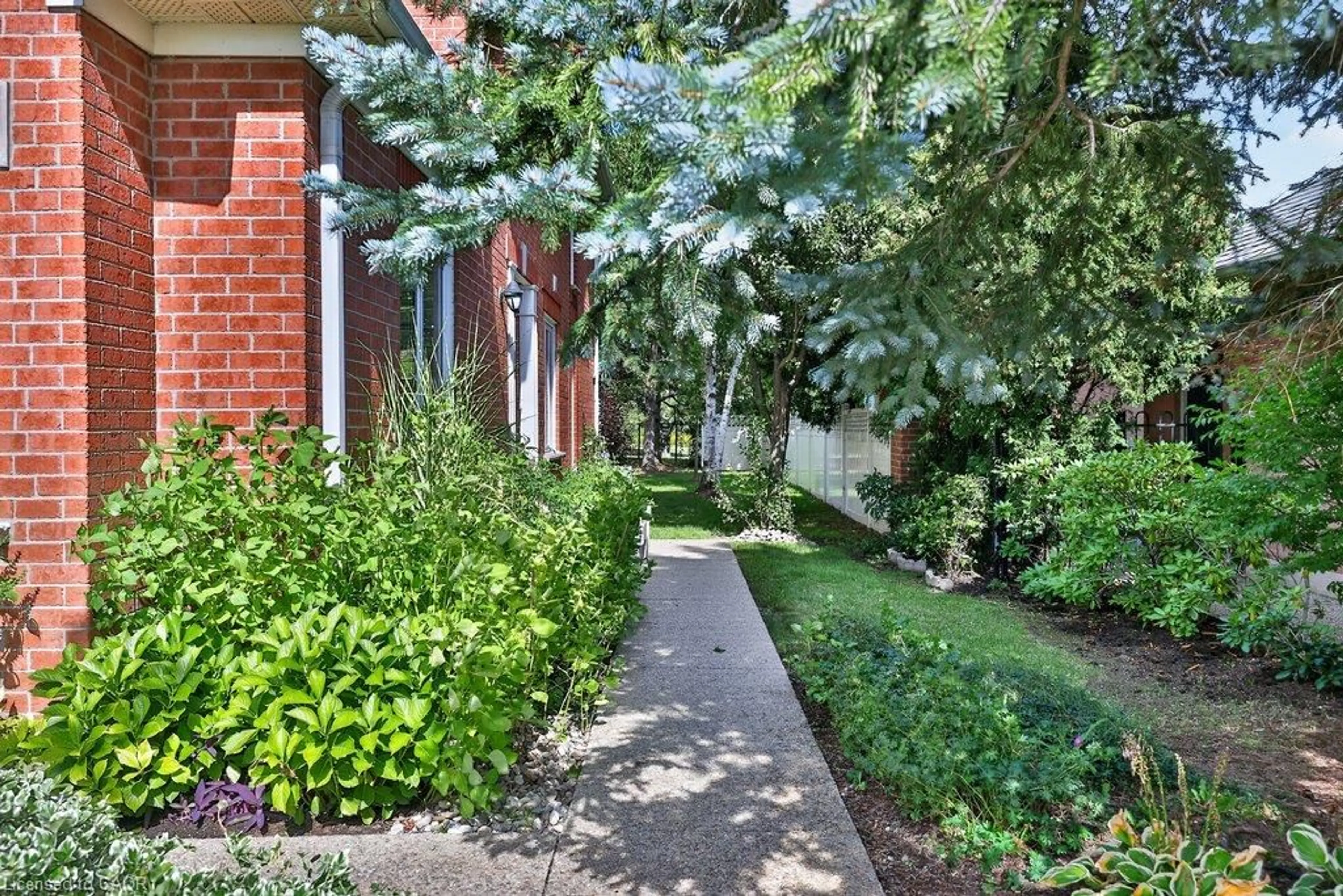 Patio, street for 2103 Berwick Dr #9, Burlington Ontario L7M 4B7