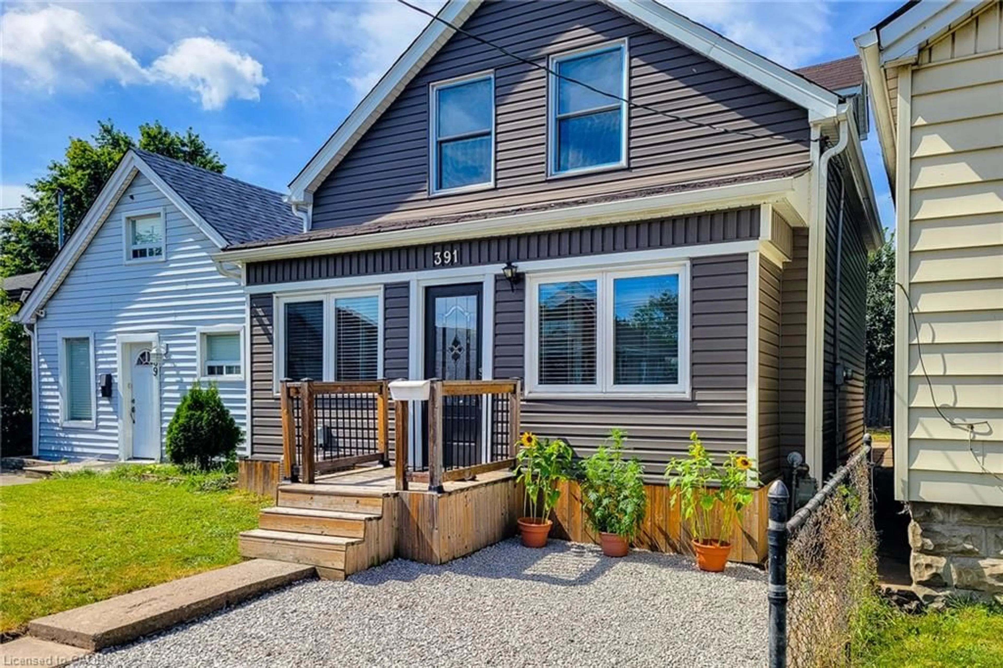 Home with vinyl exterior material, street for 391 Cope St, Hamilton Ontario L8H 5C2