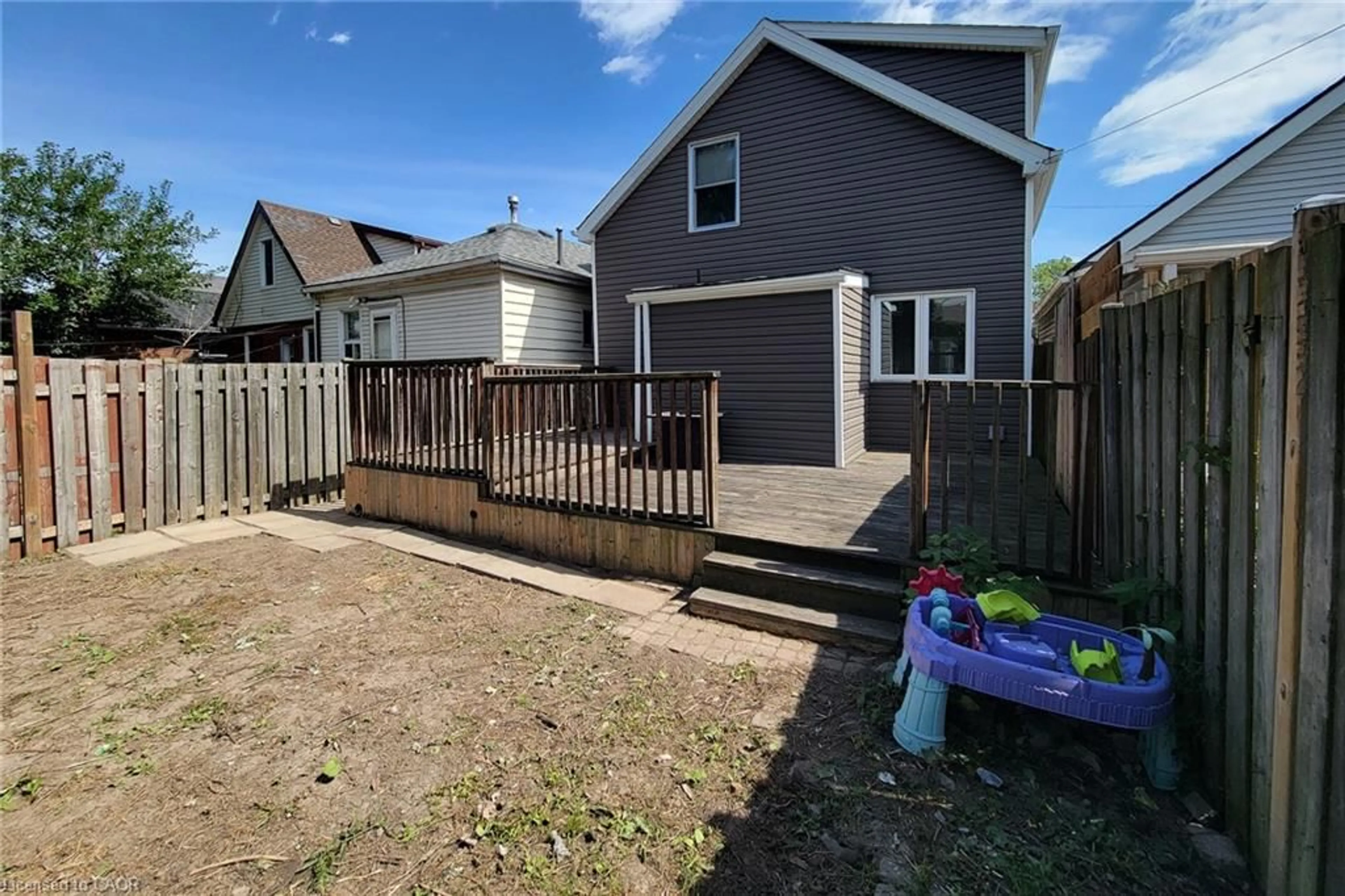 Unknown for 391 Cope St, Hamilton Ontario L8H 5C2