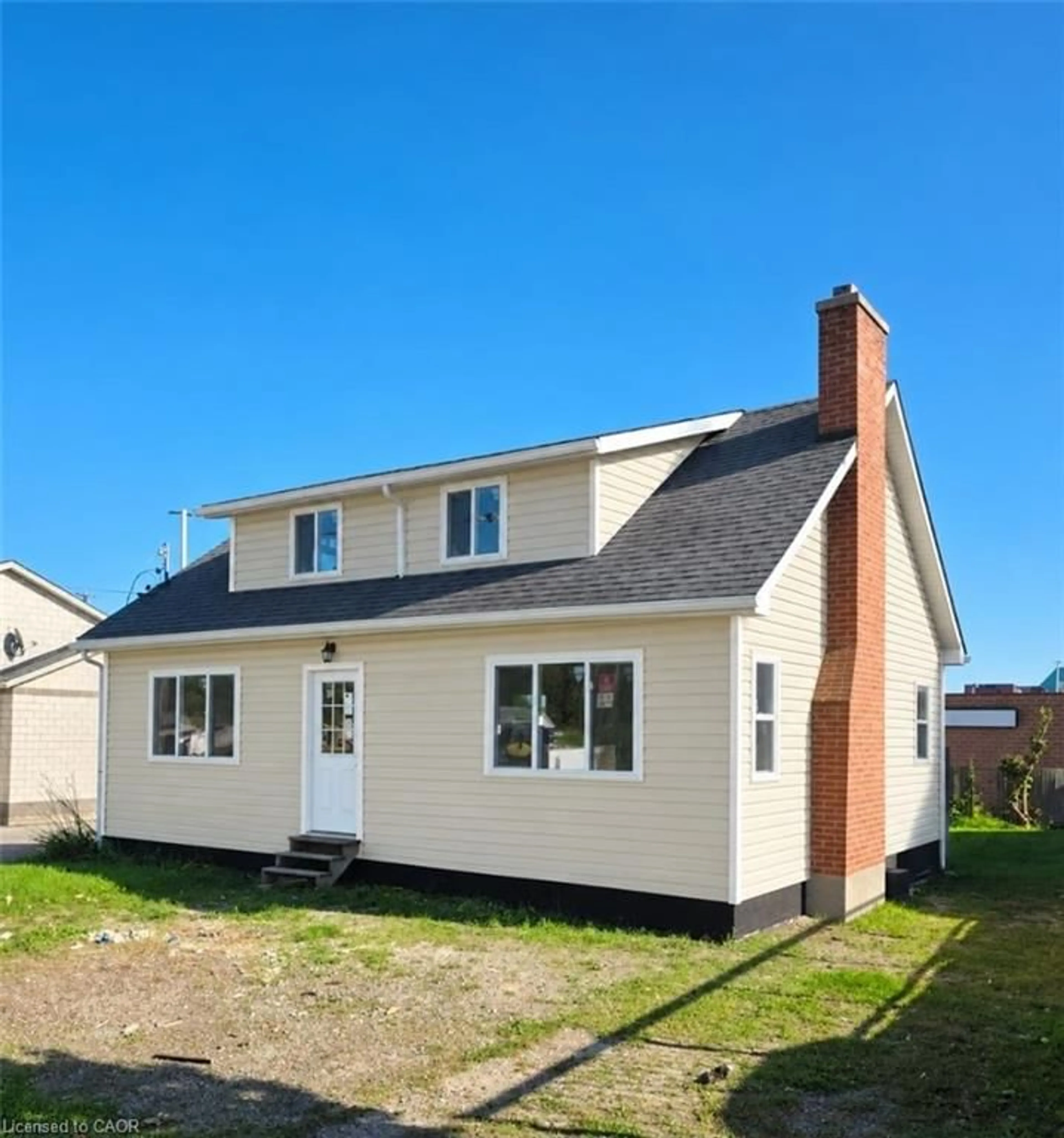 Home with vinyl exterior material, building for 503 Main St, Cambridge Ontario N1R 5S7