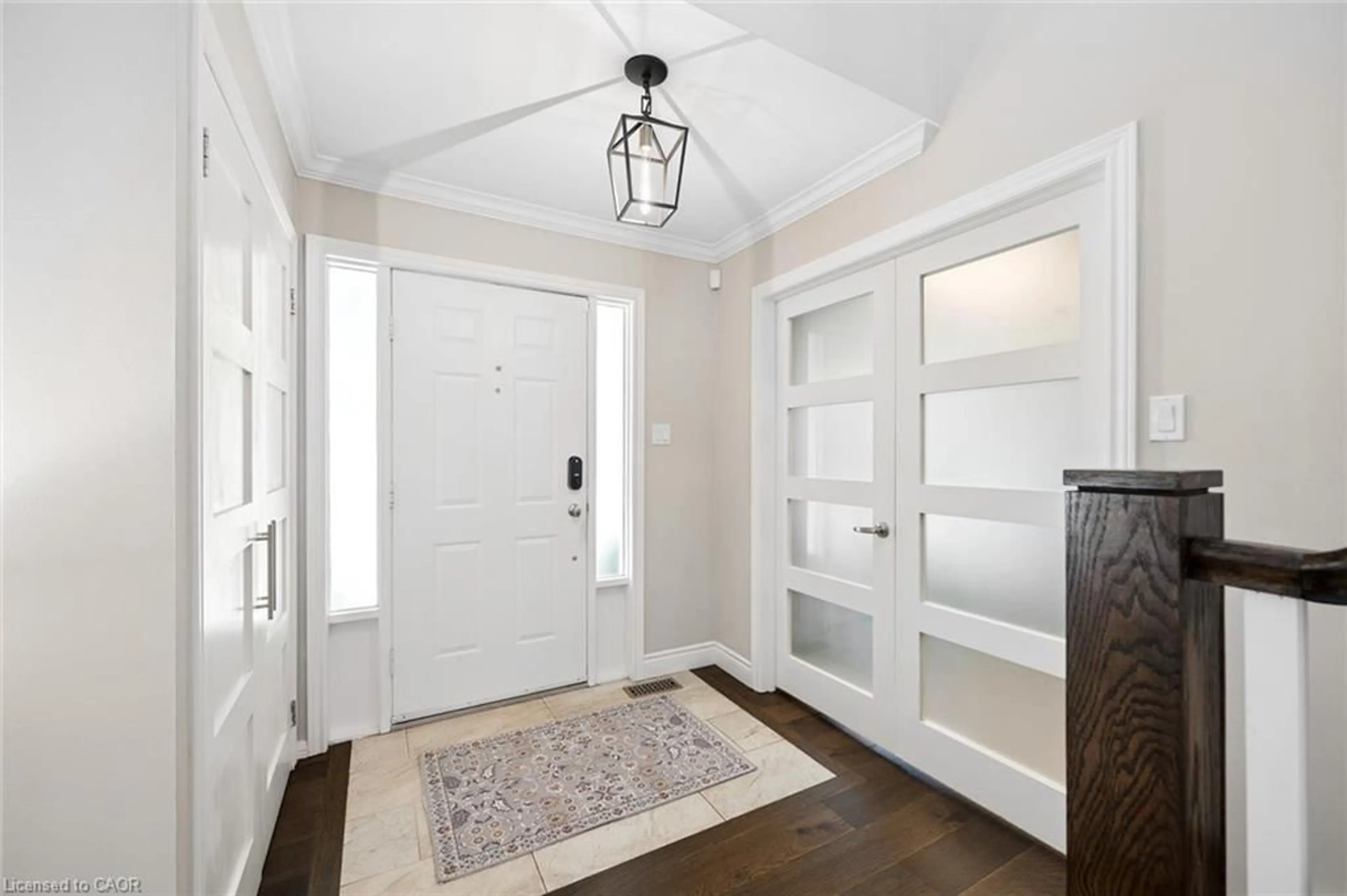 Indoor entryway for 315 Crimson Cres, Waterloo Ontario N2K 2T2