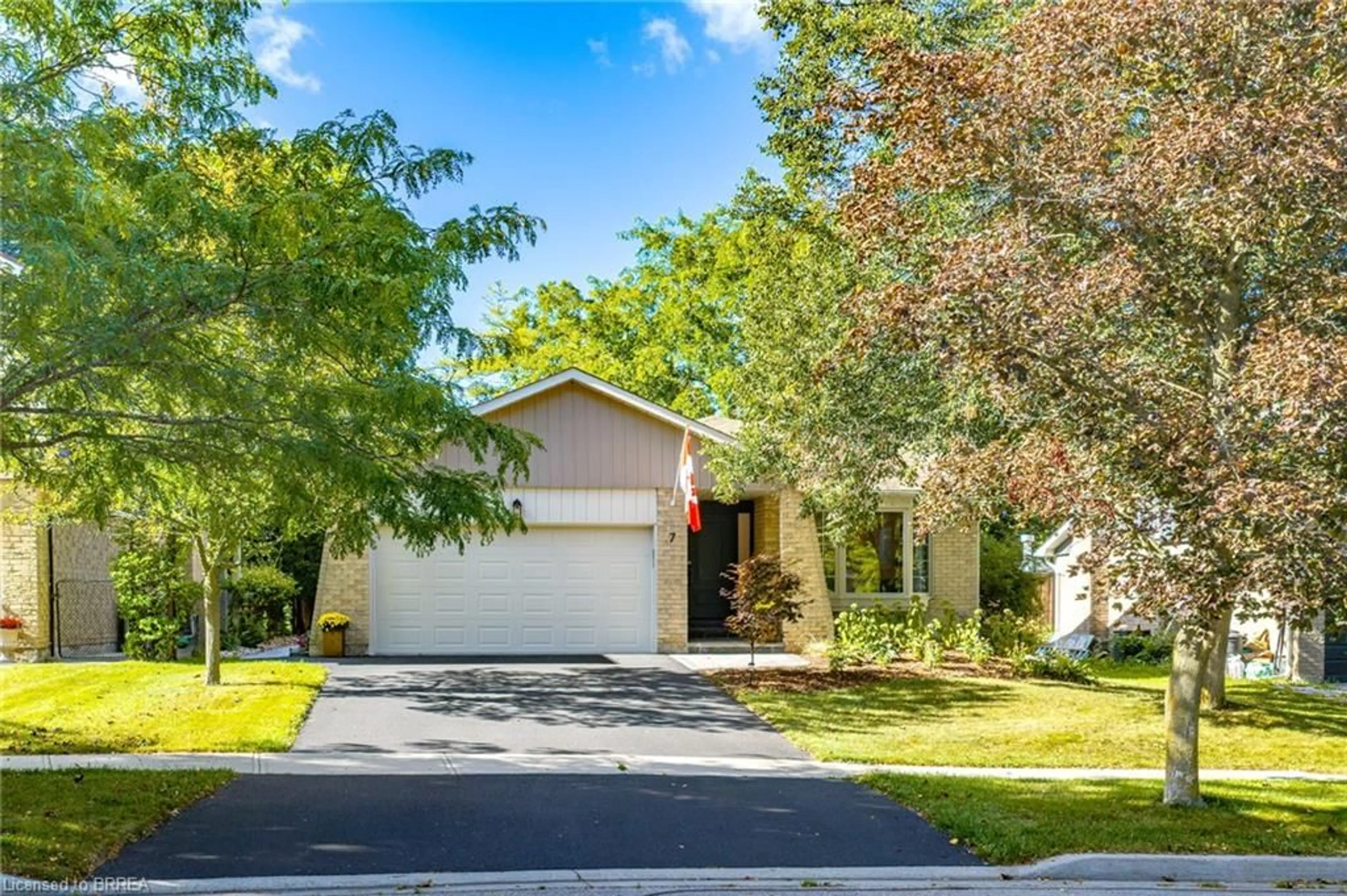 Home with vinyl exterior material, street for 7 Terry Crt, Georgetown Ontario L7G 1P4