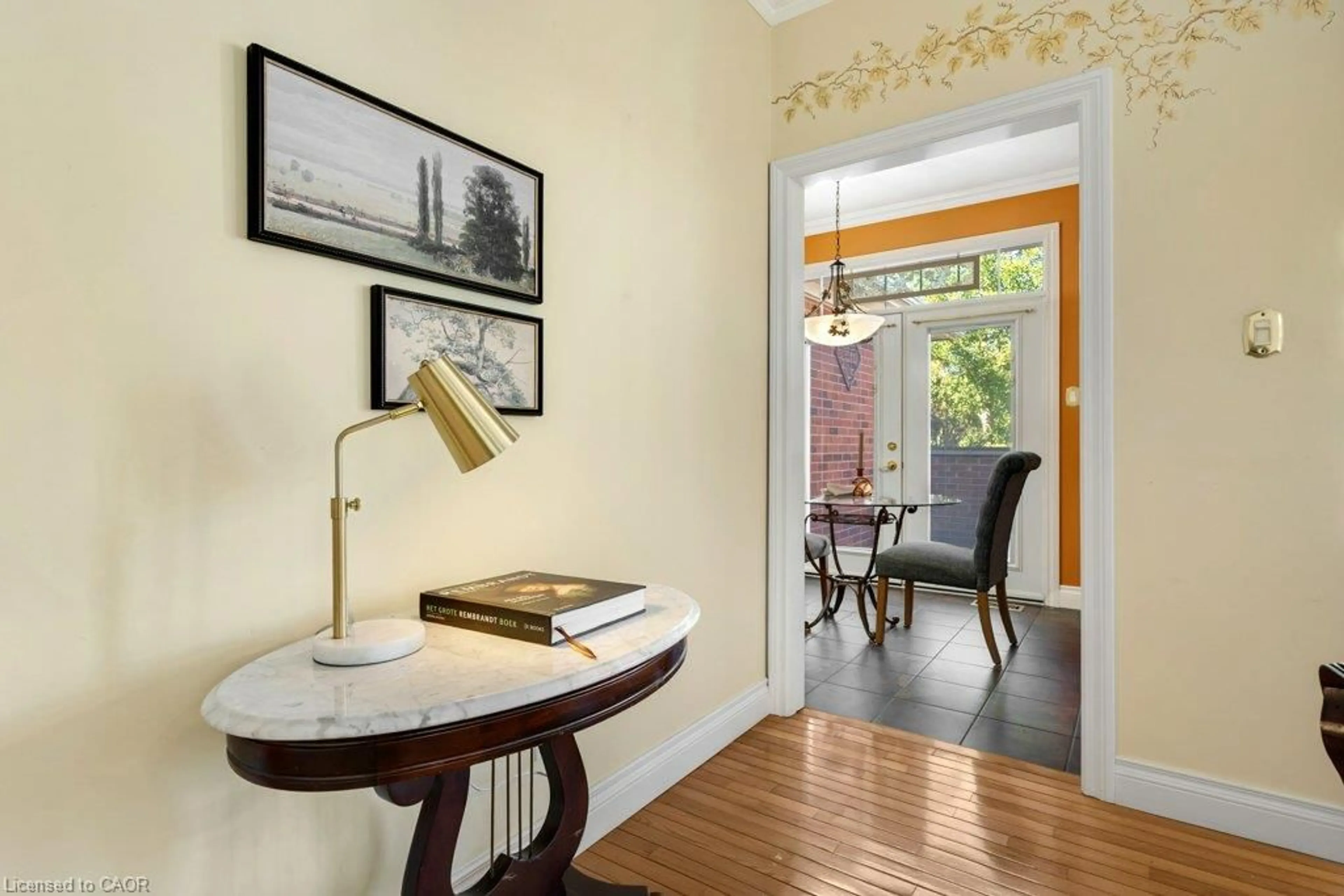 Indoor entryway for 375 George St #1, Cambridge Ontario N1S 4X4