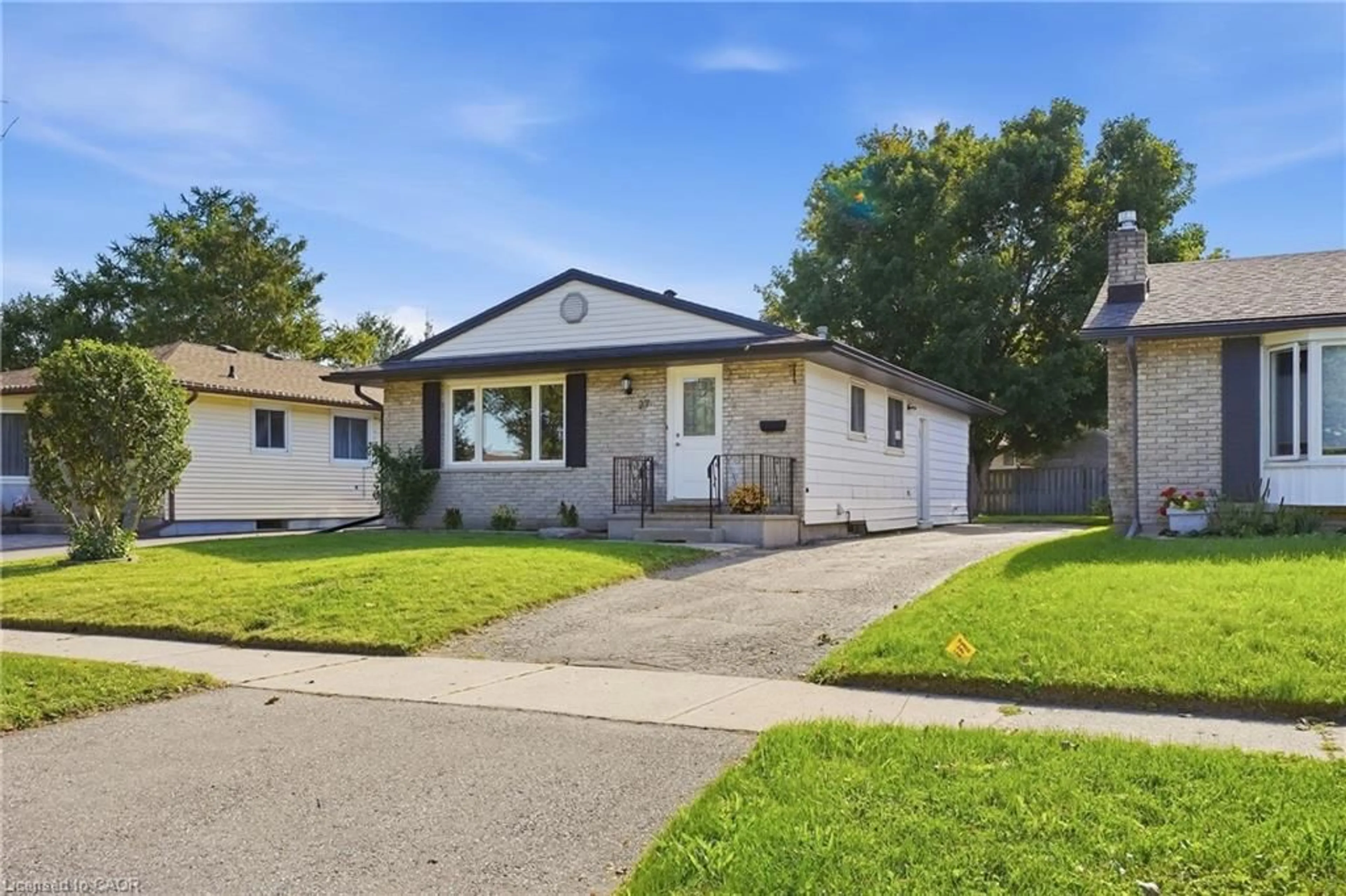 Home with vinyl exterior material, street for 27 Appalachian Cres, Kitchener Ontario N2E 1A3