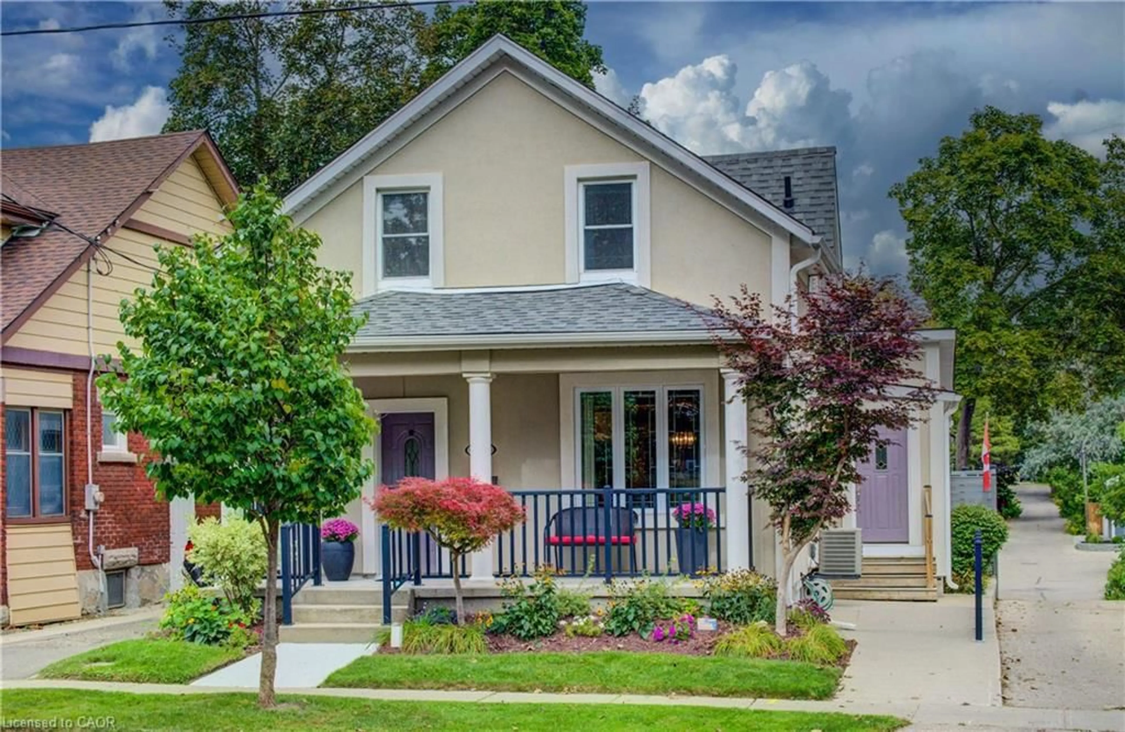 Home with vinyl exterior material, street for 40 Moore Ave, Kitchener Ontario N2H 3S1