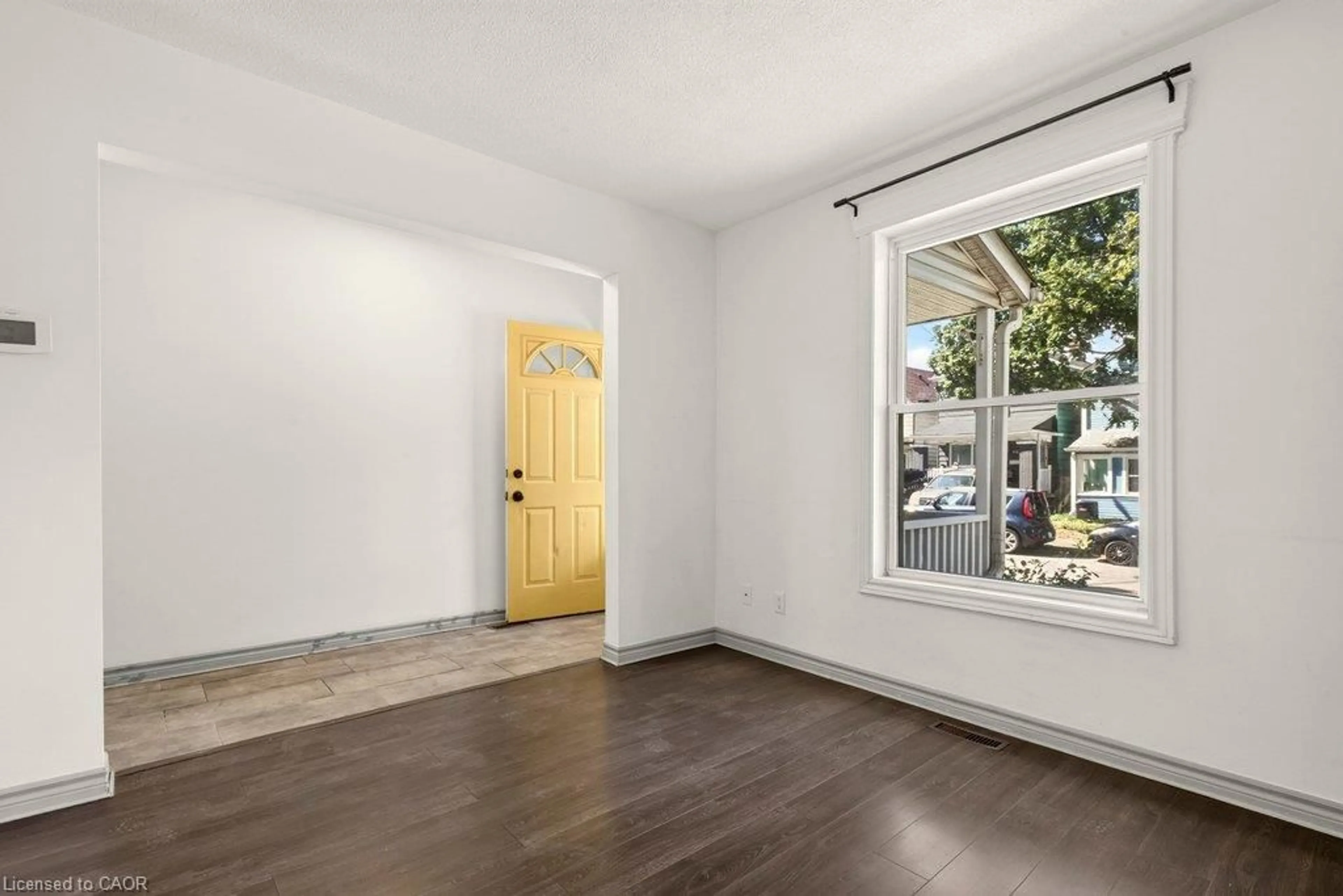 Indoor entryway for 146 Barnesdale Ave, Hamilton Ontario L8L 6T2