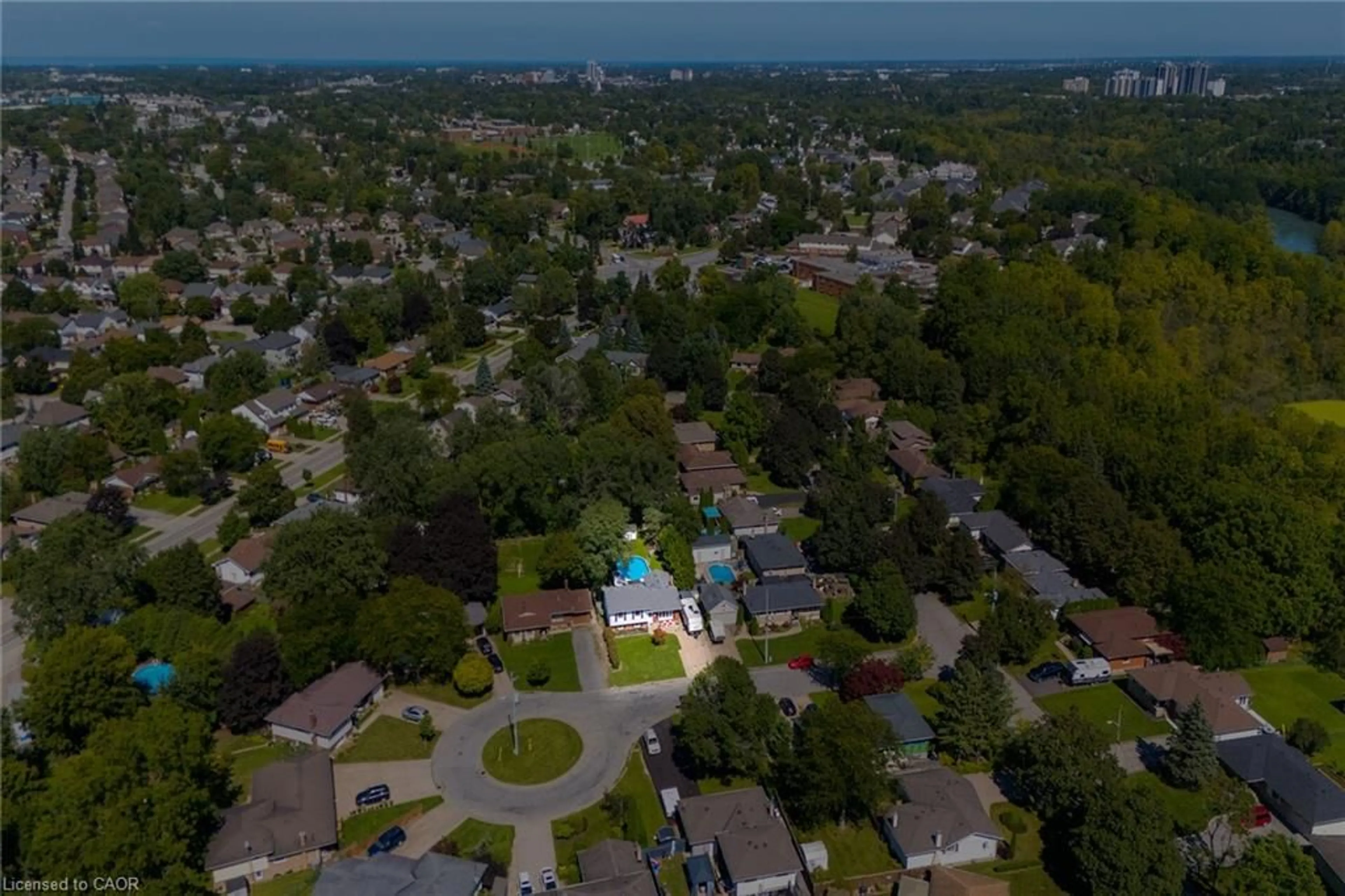 A pic from outside/outdoor area/front of a property/back of a property/a pic from drone, street for 3 Jill Crt, St. Catharines Ontario L2S 1A7