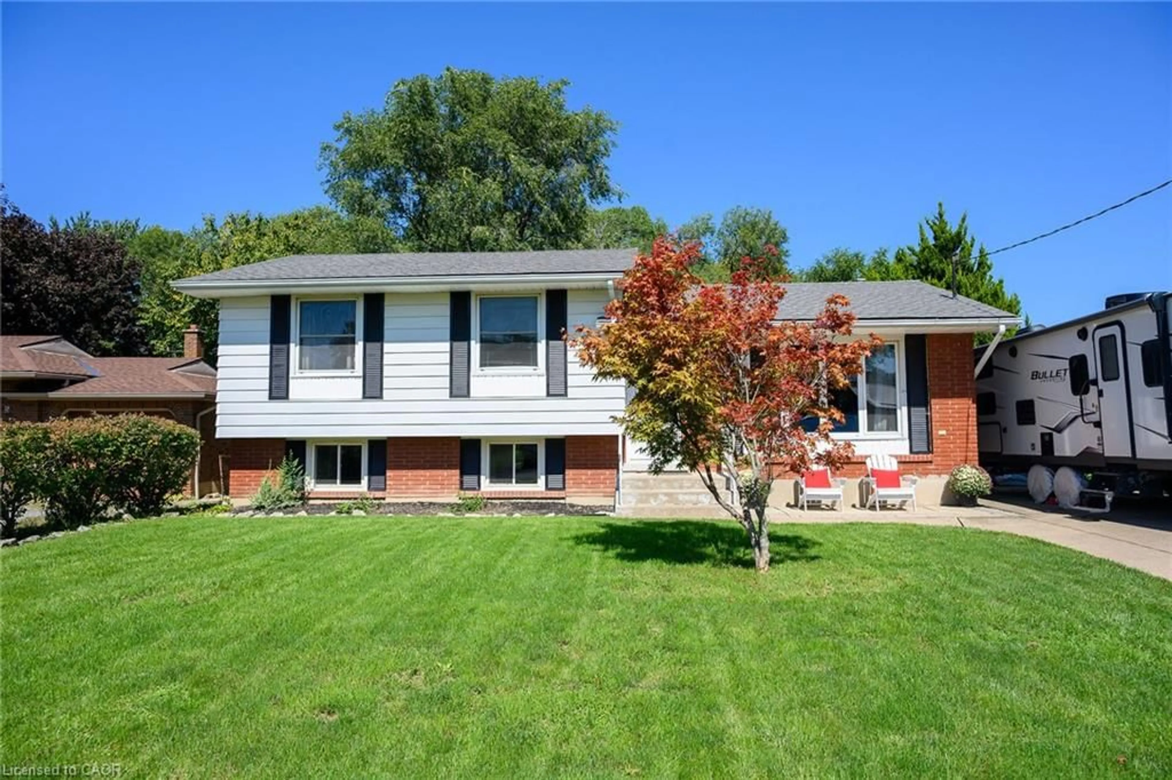 Home with brick exterior material, street for 3 Jill Crt, St. Catharines Ontario L2S 1A7