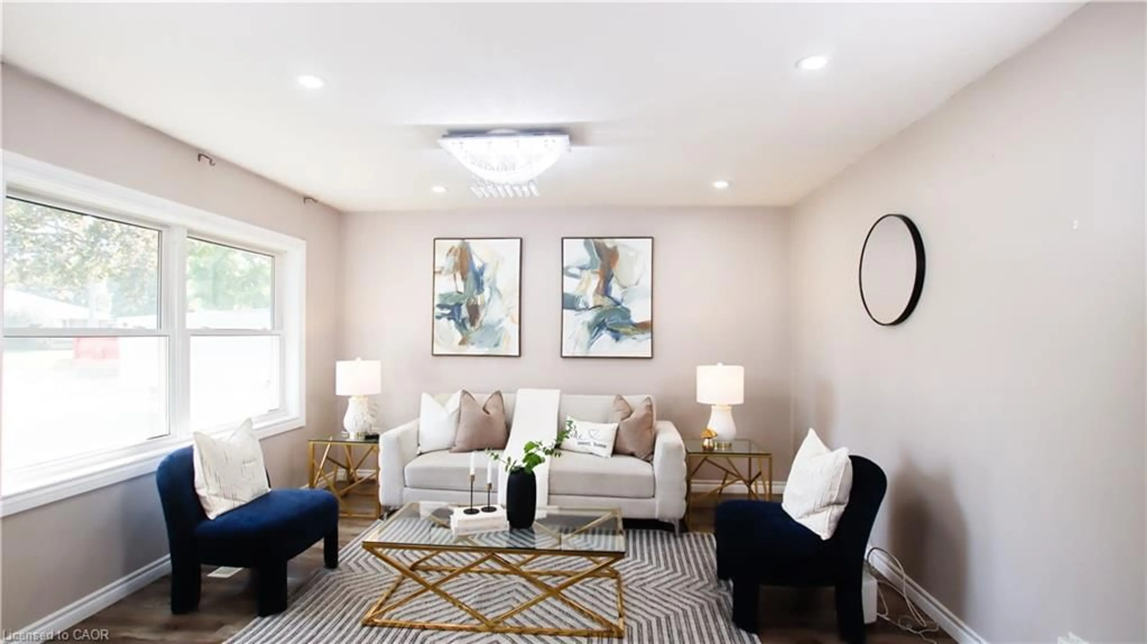 Living room with furniture, unknown for 18 Clearview Dr, Cambridge Ontario N1S 1B2