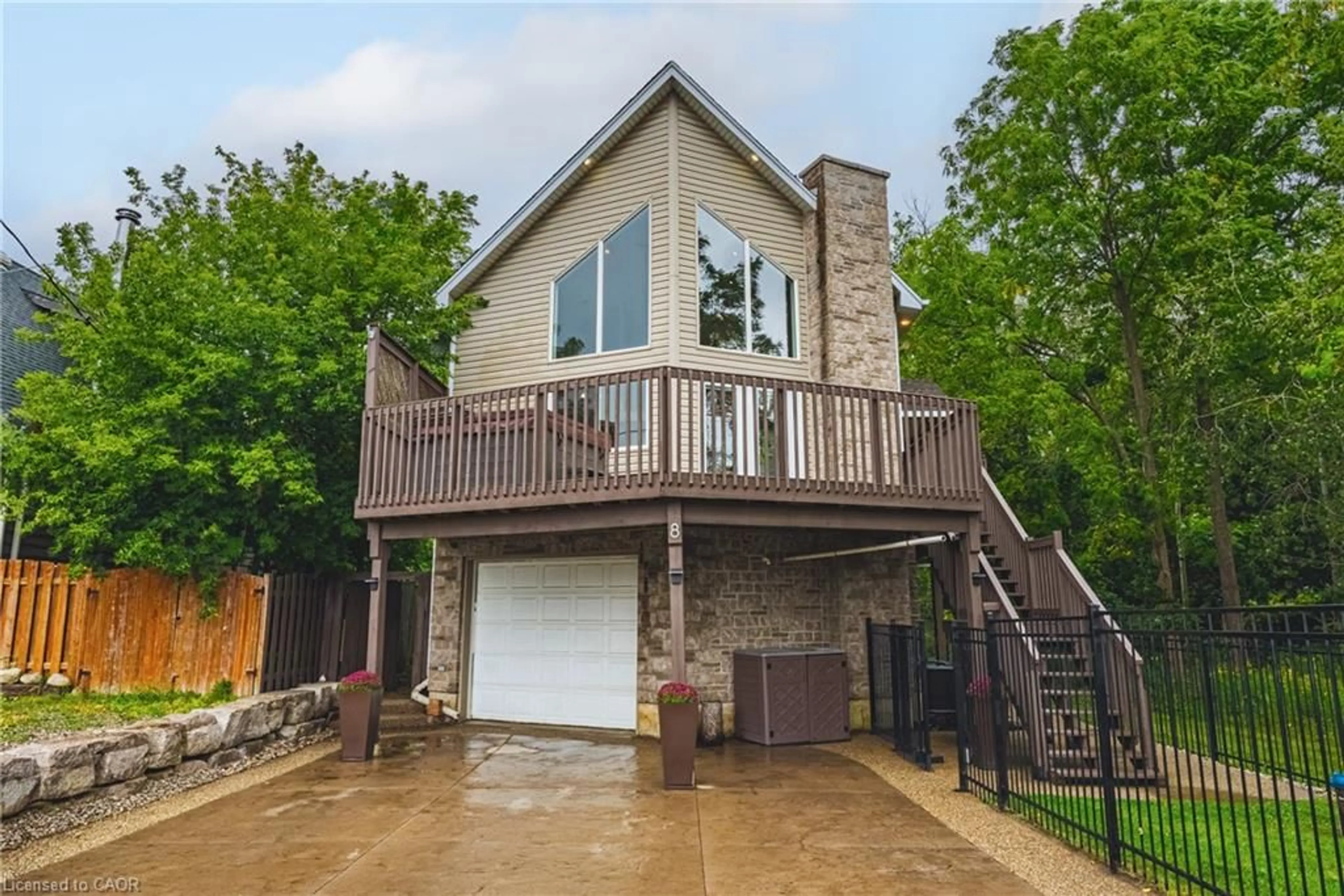 Home with vinyl exterior material, unknown for 8 Lake Rd, Puslinch Ontario N3C 2V4