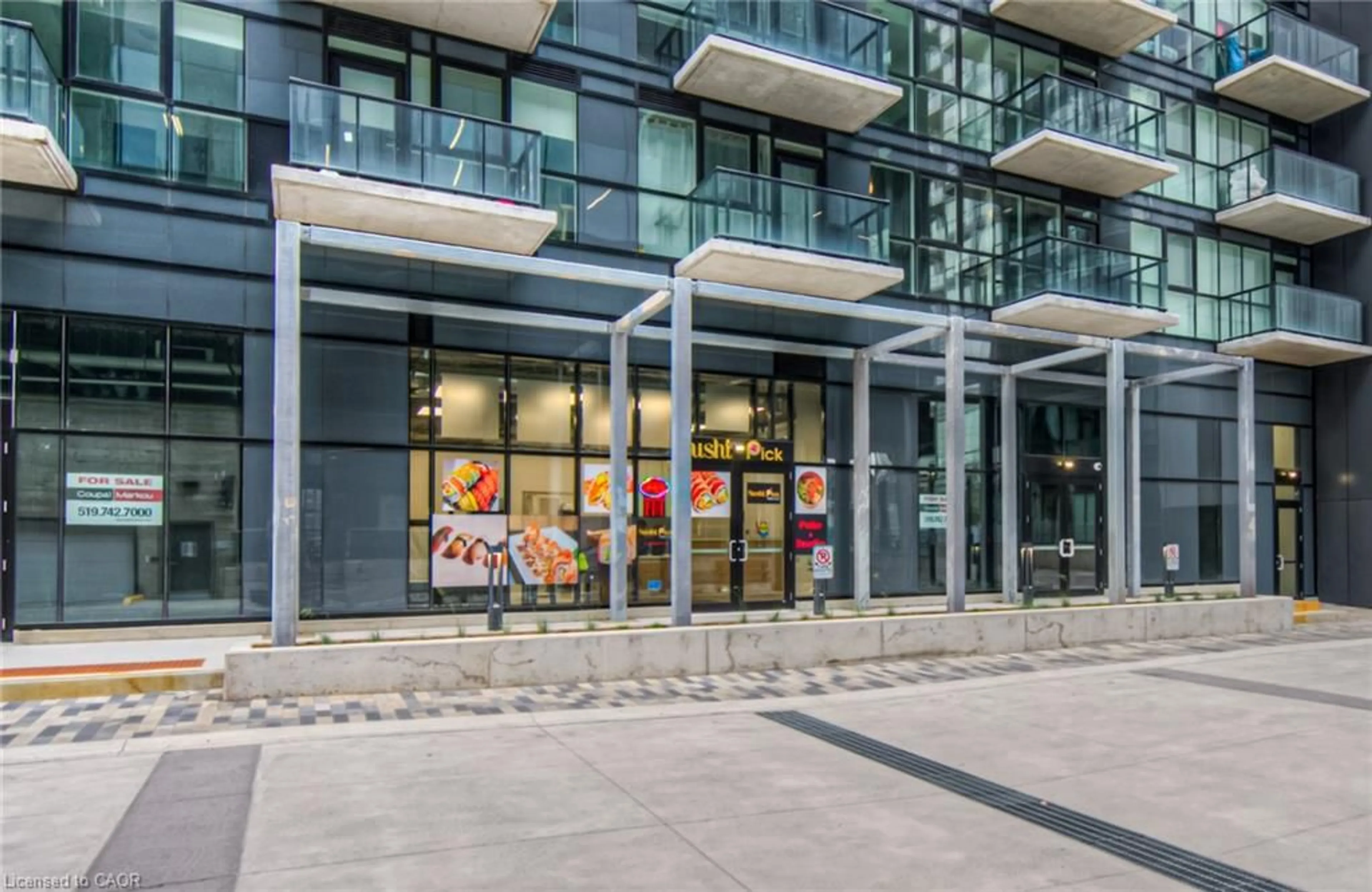 Indoor foyer for 104 Garment St #605, Kitchener Ontario N2G 0C8