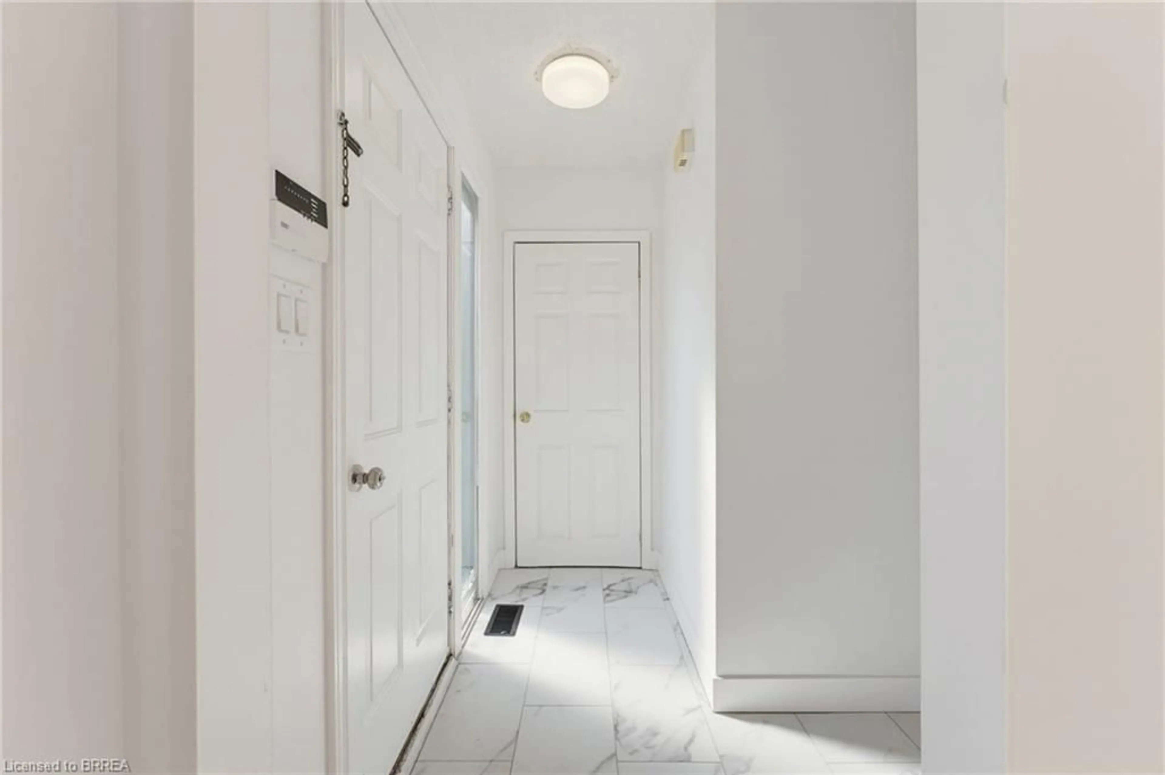 Indoor entryway for 805 Tate Ave, Hamilton Ontario L8H 6M1