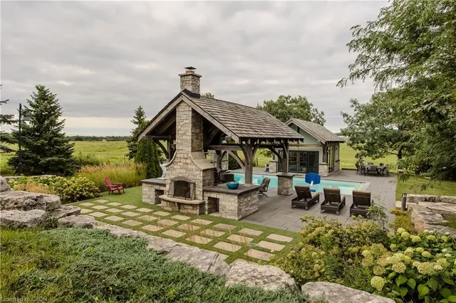 5200 No 2 Side Rd, Milton 5
