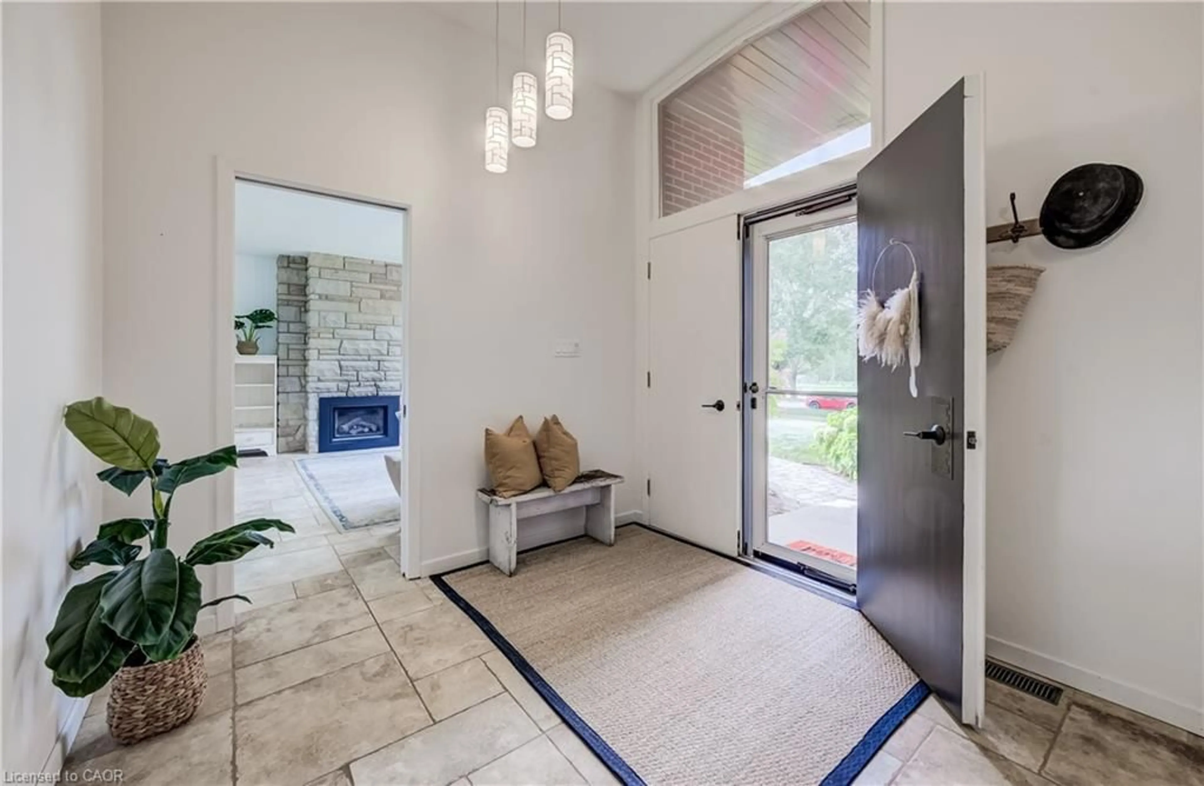 Indoor foyer for 210 Princess St, Fergus Ontario N1M 1Y3