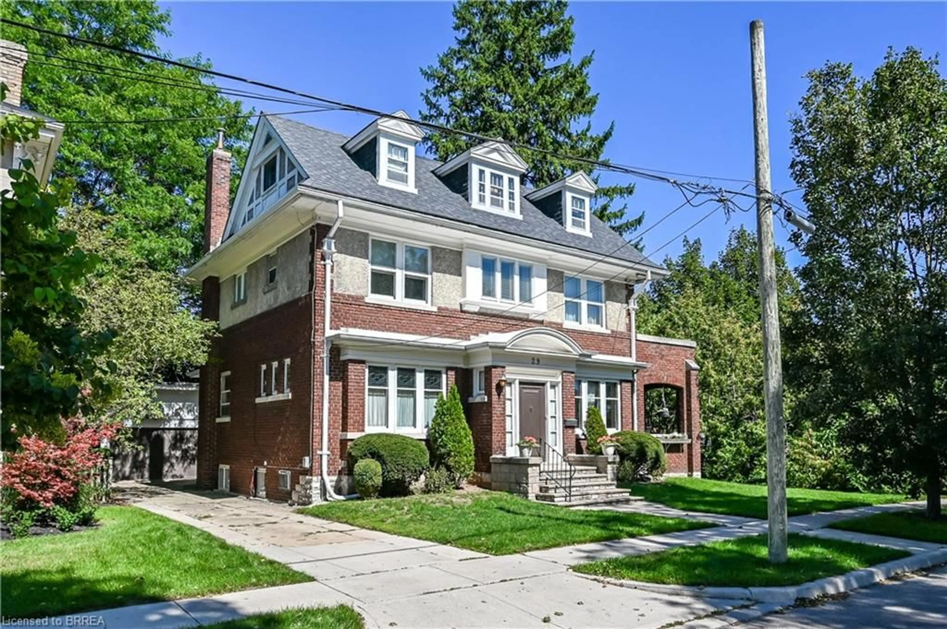 Home with brick exterior material, street for 29 Lorne Cres, Brantford Ontario N3T 4L8