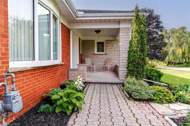 12 Davern Rd, Brantford 3