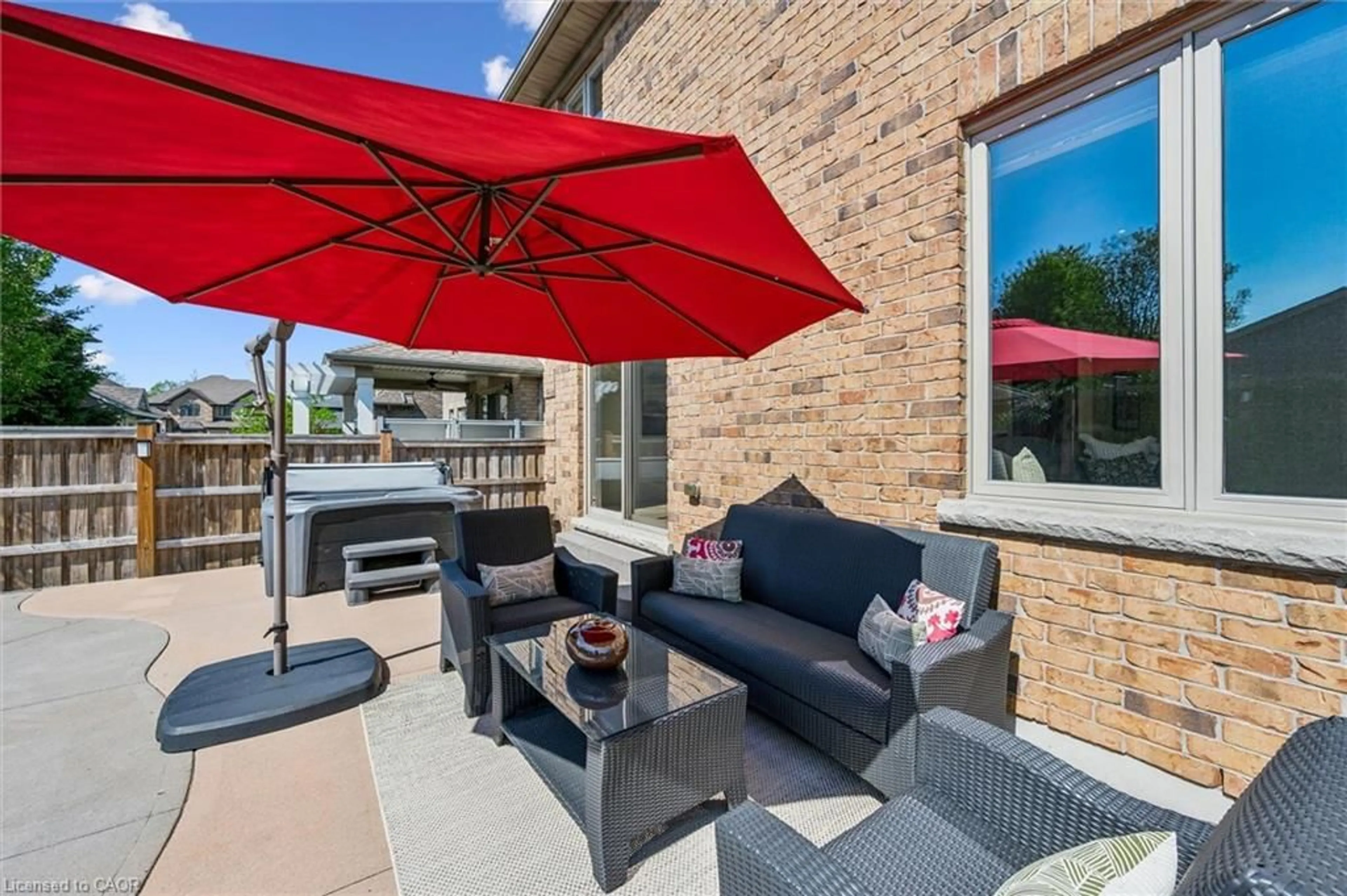 Patio, street for 828 Copper Ridge Dr, Waterloo Ontario N2K 0B5