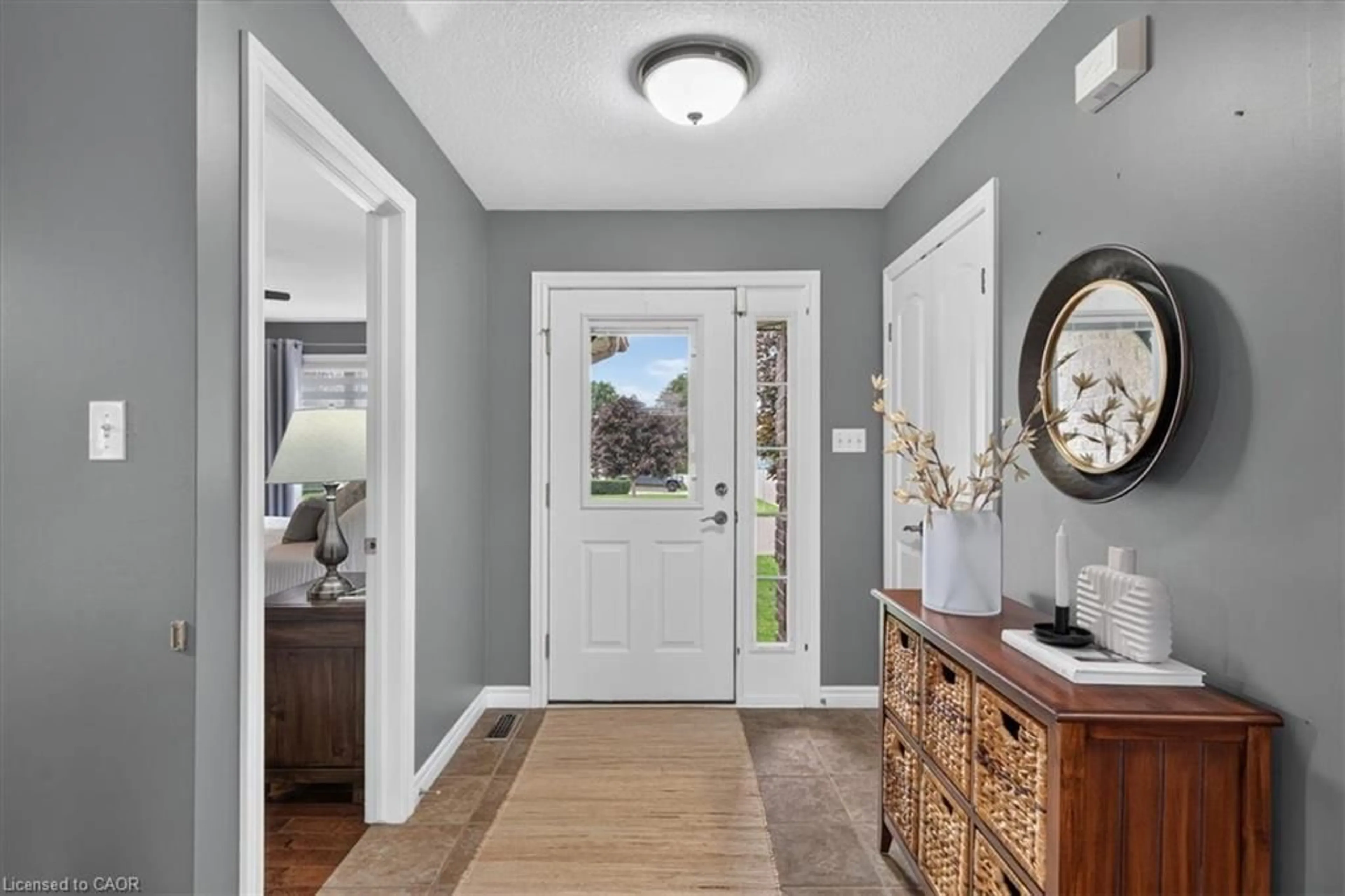 Indoor entryway for 515 Woodward Dr, Mount Brydges Ontario N0L 1W0