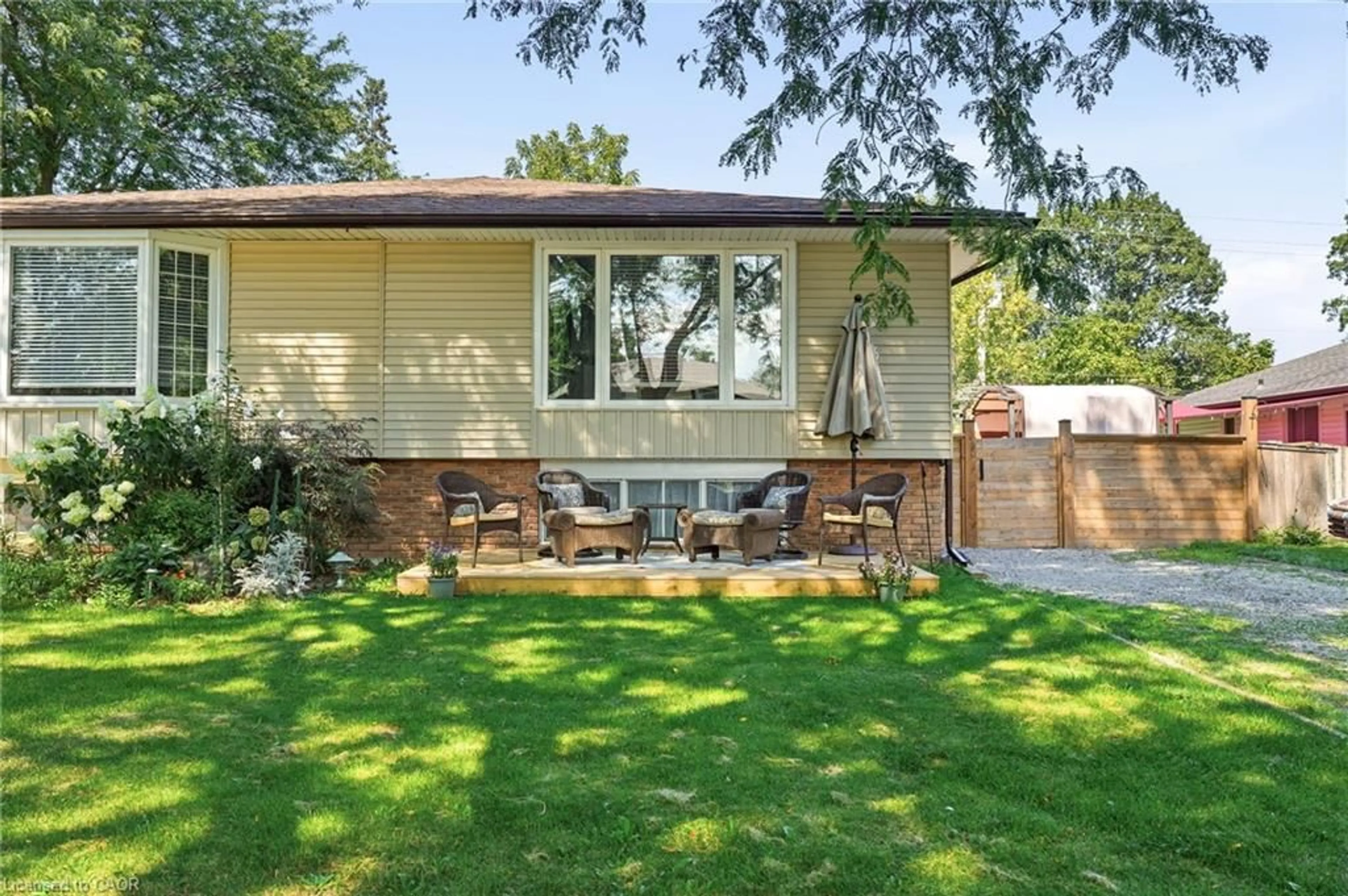 Home with brick exterior material, unknown for 3 Glengrove Ave, Grimsby Ontario L3M 4L6