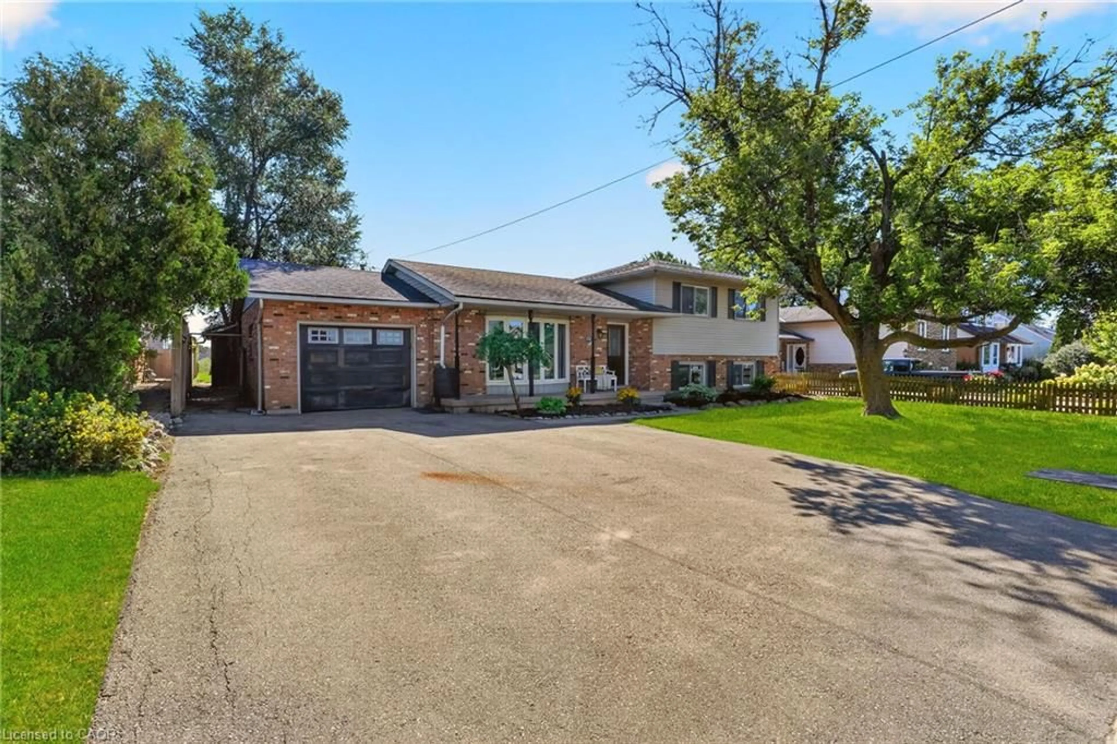 Home with brick exterior material, street for 356 Station St, Smithville Ontario L0R 2A0