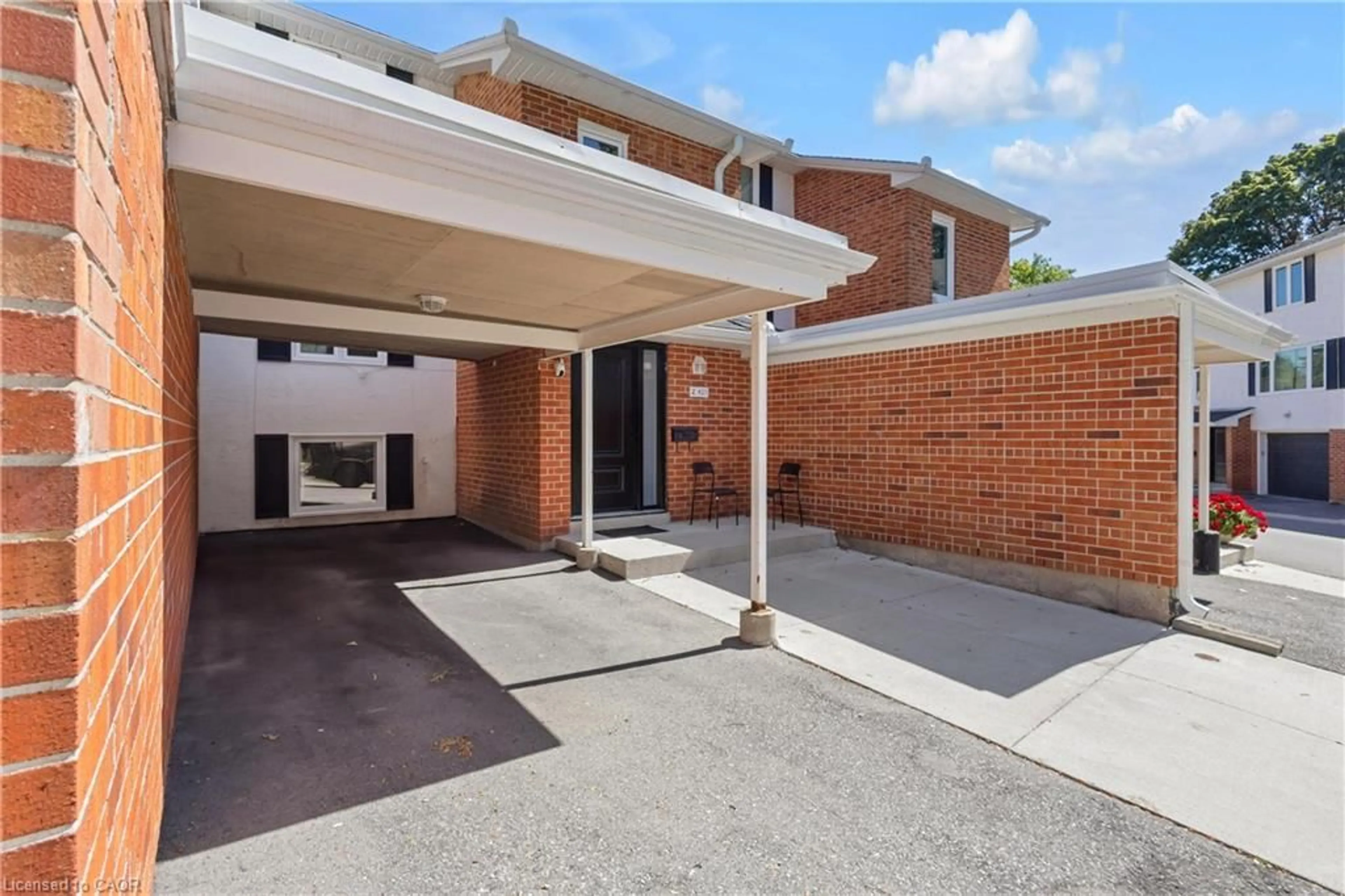 Home with brick exterior material, street for 427 Keats Way #2, Waterloo Ontario N2L 5S7