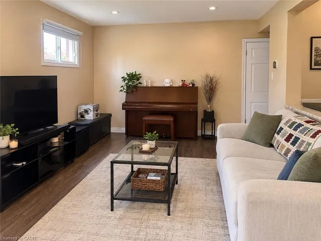 73 Larkspur Cres, Kitchener 2