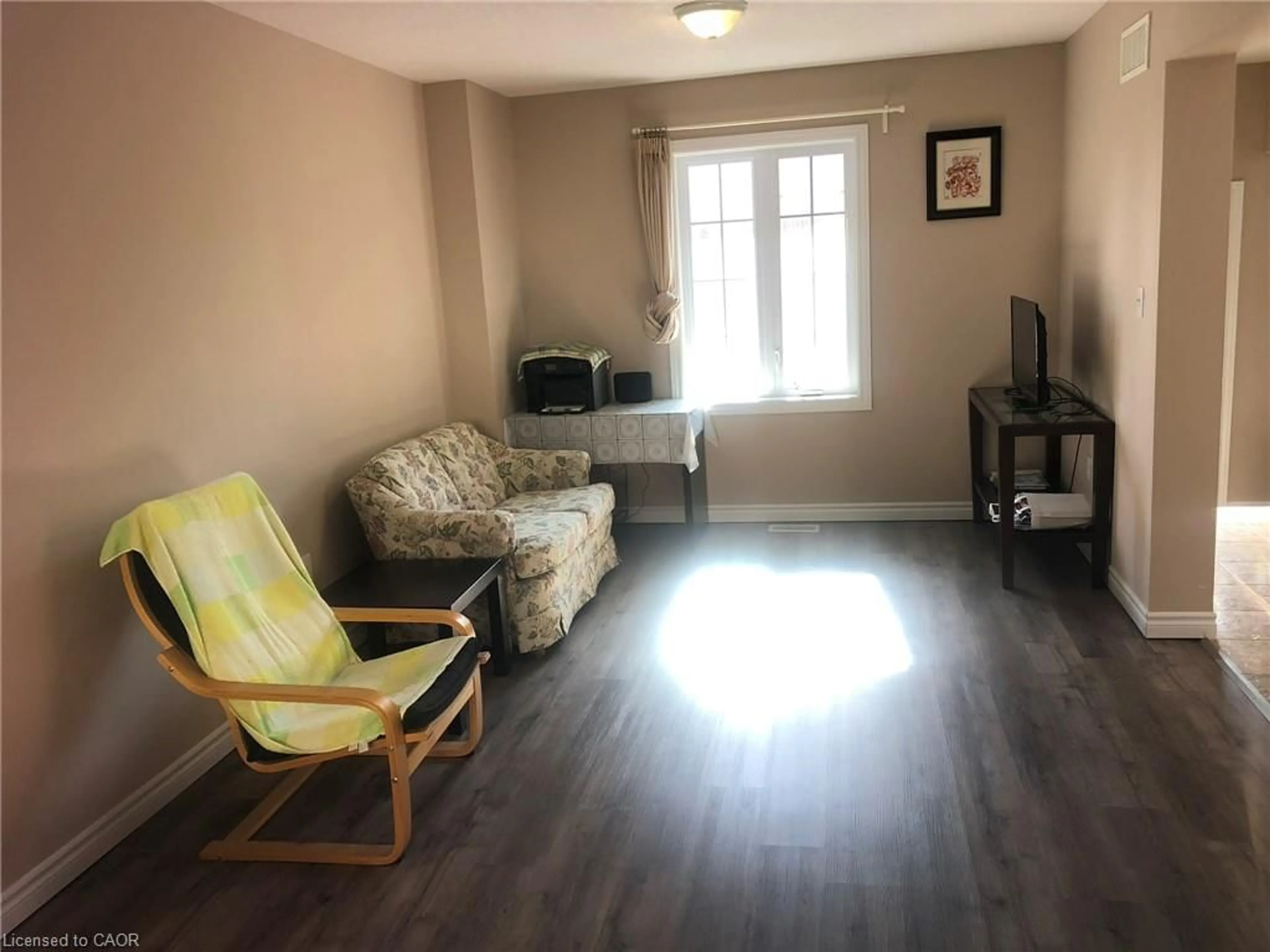 A pic of a room for 55 Mooregate Cres #24, Kitchener Ontario N2M 2E9