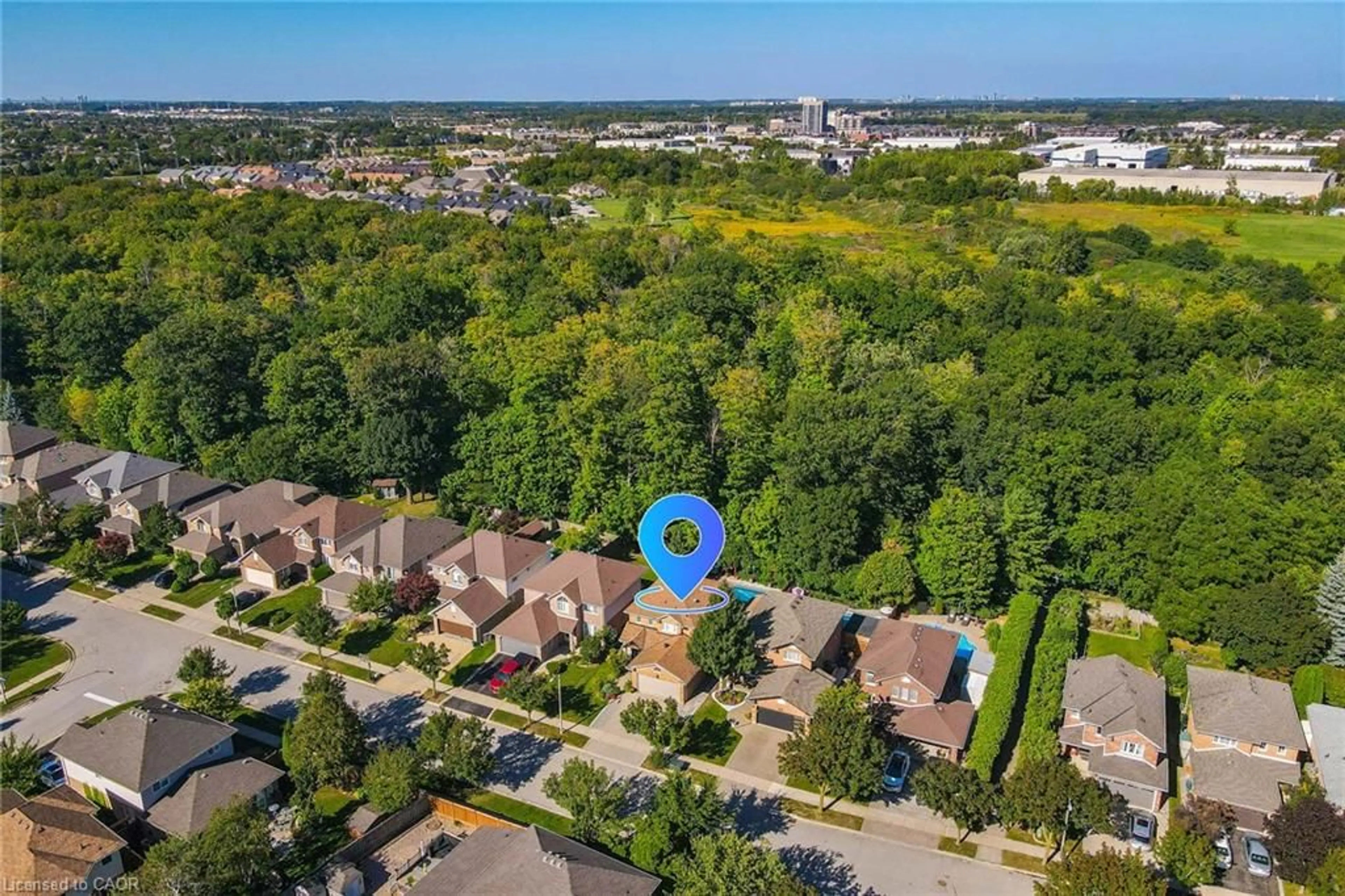 A pic from outside/outdoor area/front of a property/back of a property/a pic from drone, unknown for 4160 Bianca Forest Dr, Burlington Ontario L7M 4L5
