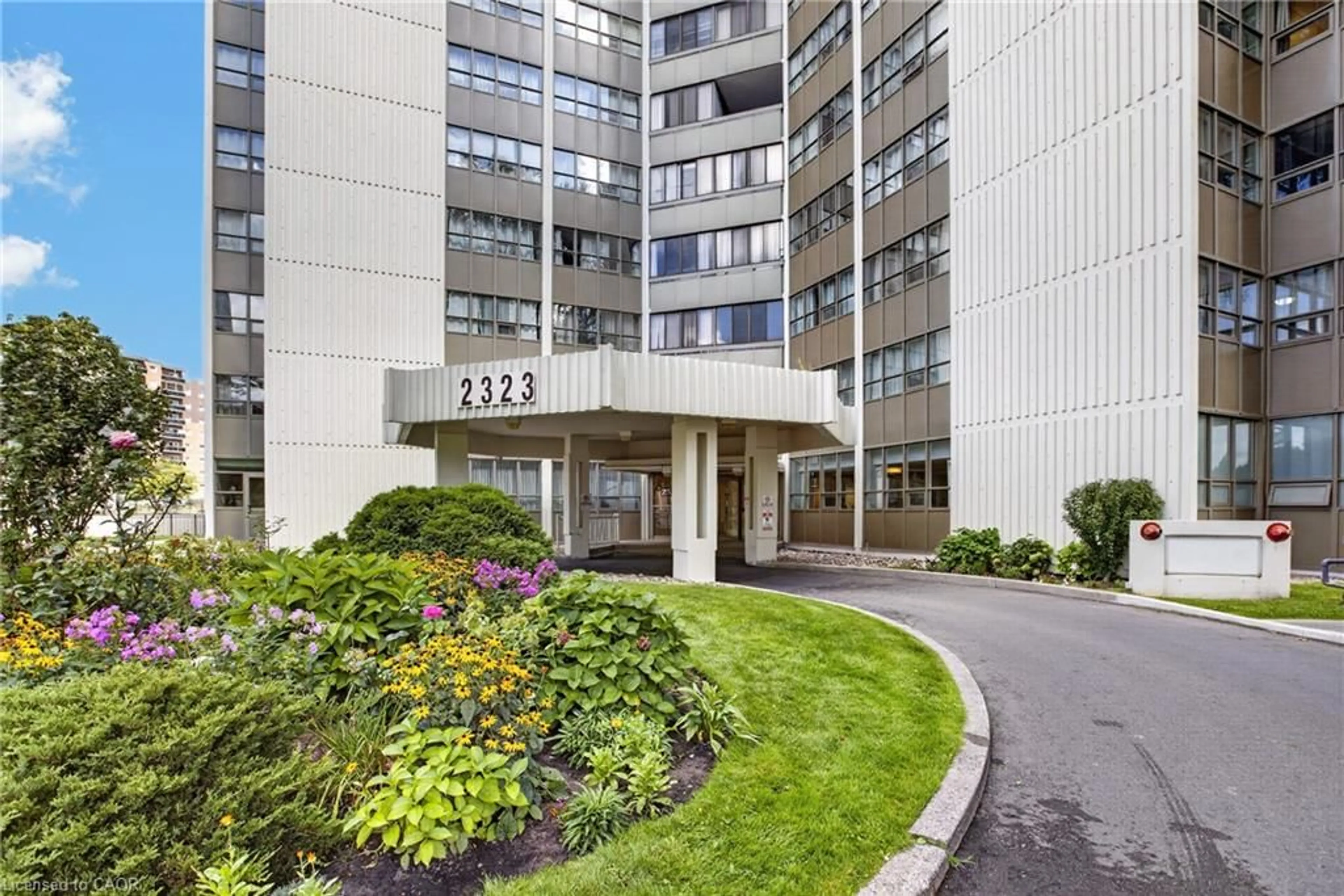 Indoor foyer for 2323 Confederation Pky #808, Mississauga Ontario L5B 1R6