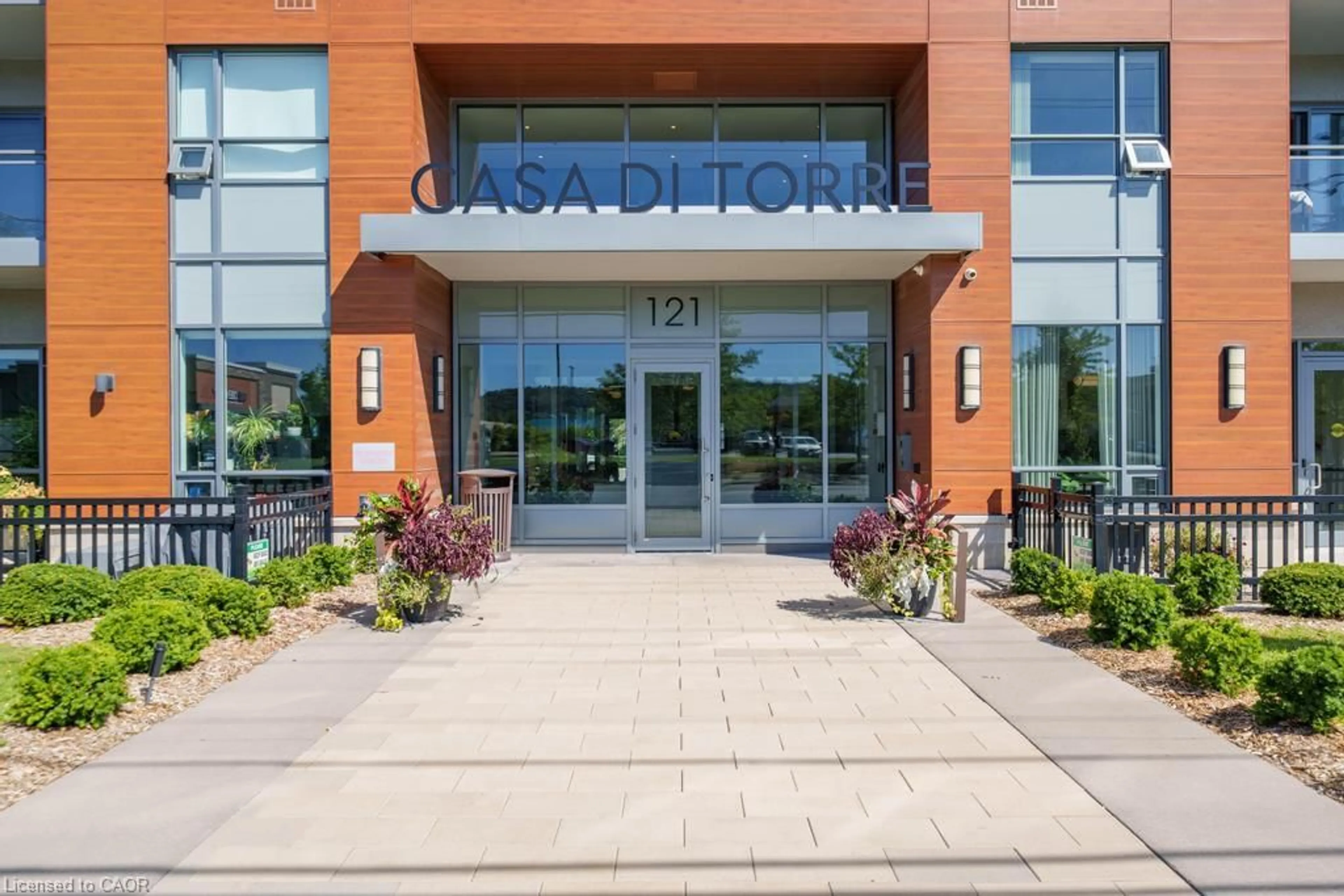 Indoor foyer for 121 Highway 8 #703, Stoney Creek Ontario L8G 0A3