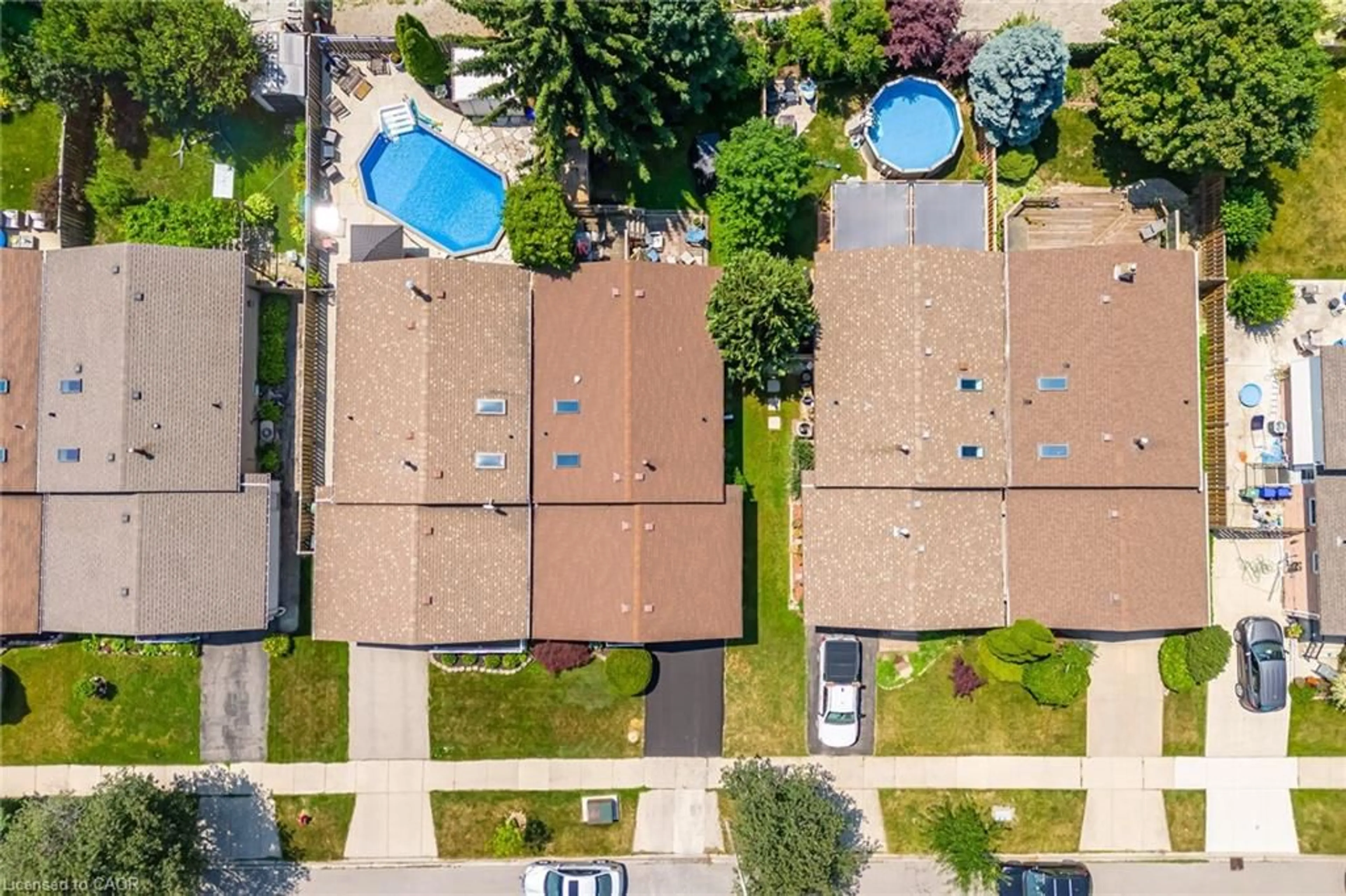 A pic from outside/outdoor area/front of a property/back of a property/a pic from drone, street for 178 Athenia Dr, Hamilton Ontario L8J 1V8
