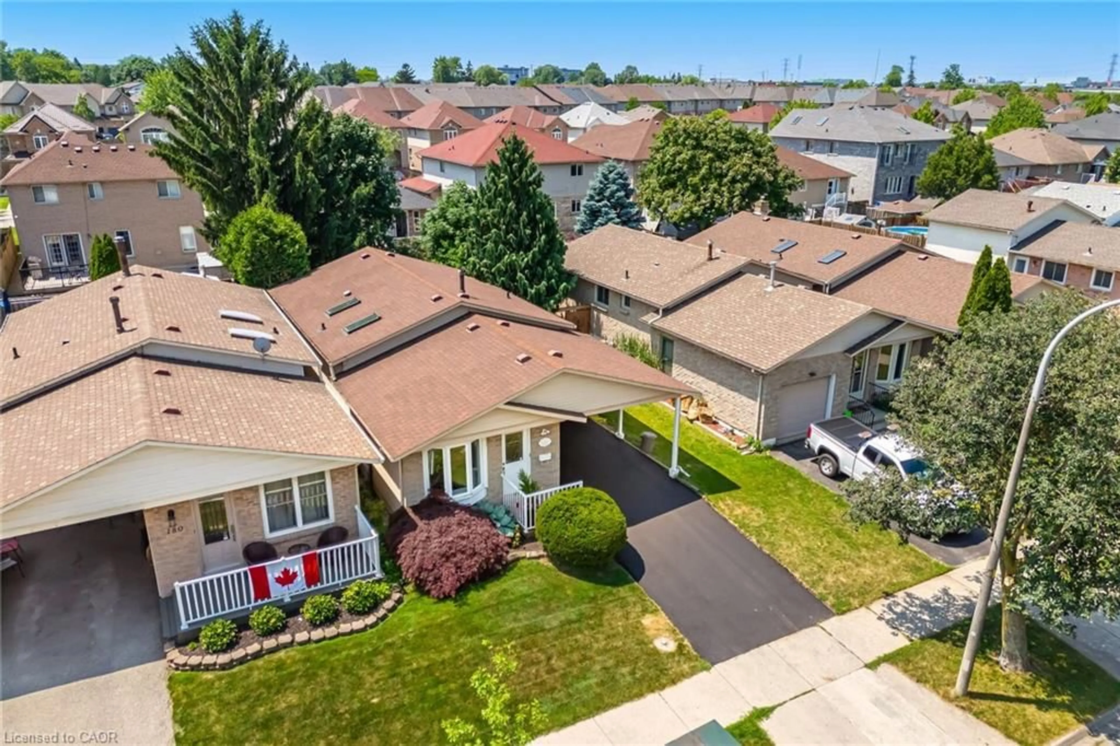 A pic from outside/outdoor area/front of a property/back of a property/a pic from drone, street for 178 Athenia Dr, Hamilton Ontario L8J 1V8