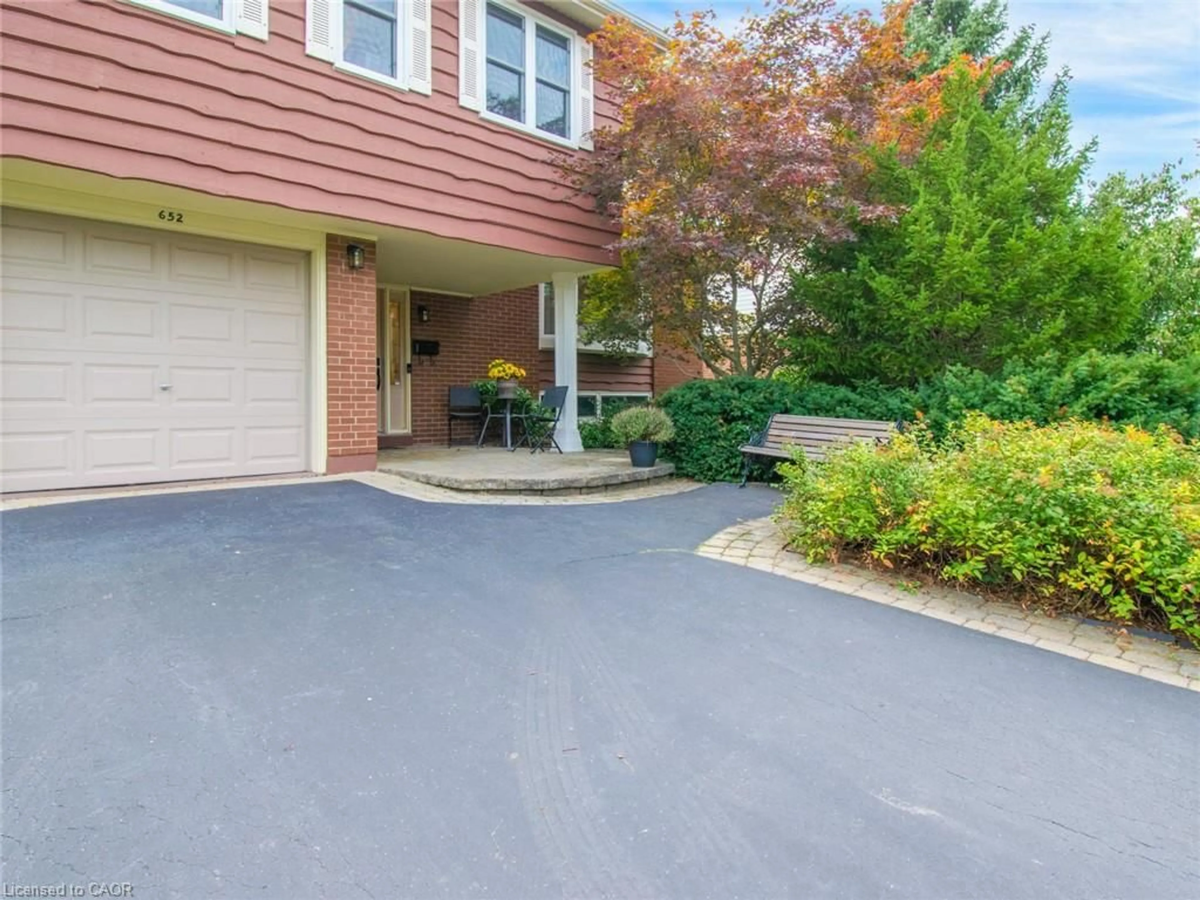 Unknown for 652 Meadow Lane, Burlington Ontario L7L 4R8
