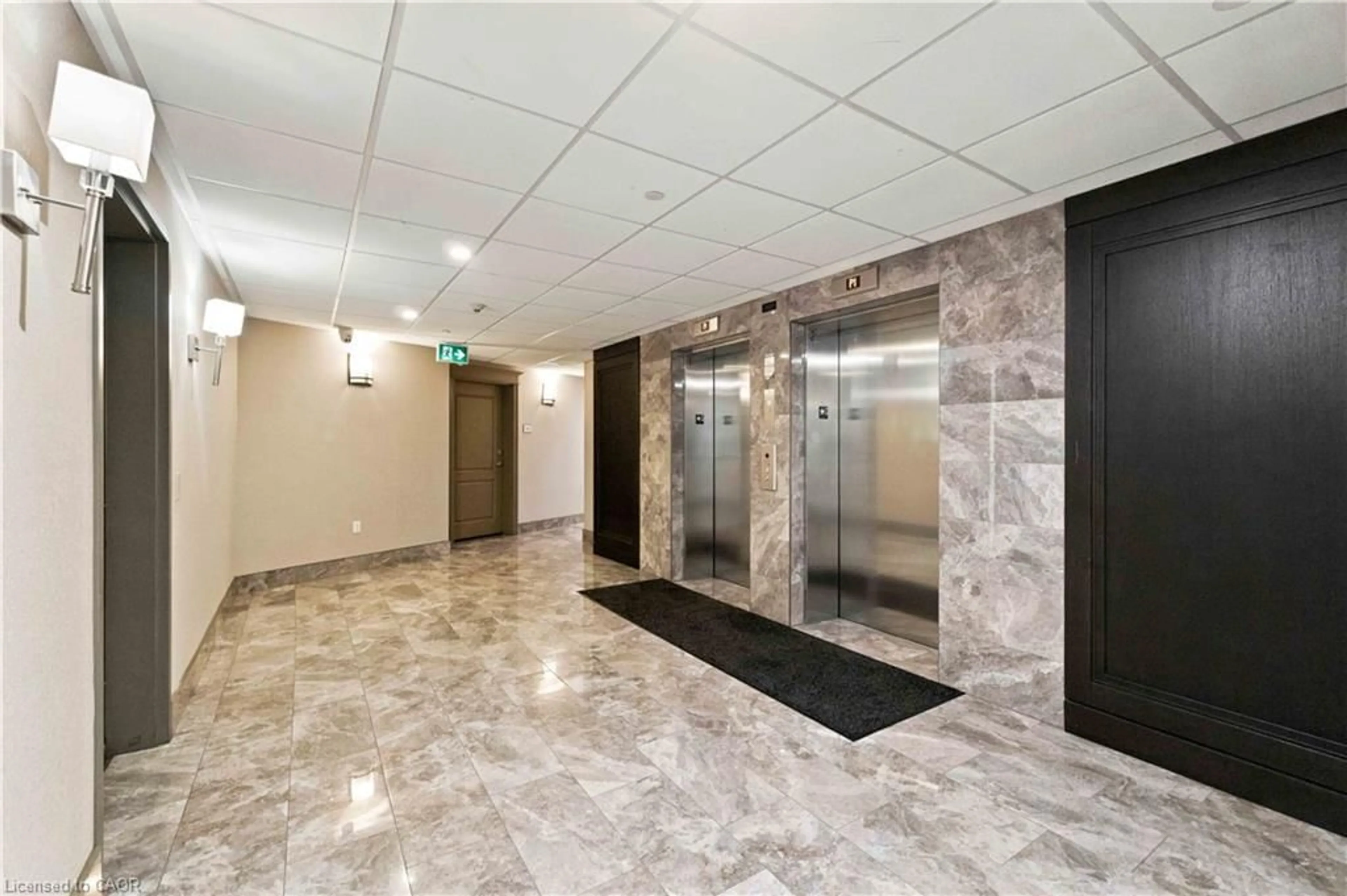 Indoor foyer for 125 Shoreview Pl #411, Hamilton Ontario L8E 0K3