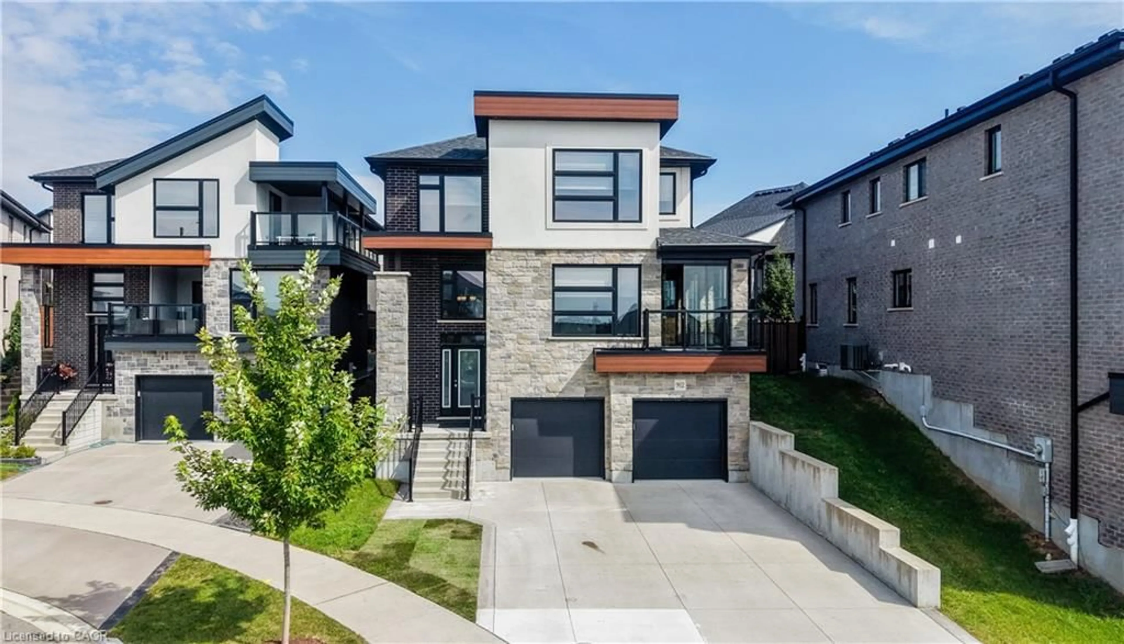 Home with brick exterior material, street for 912 Blair Creek Crt, Kitchener Ontario N2P 0J1