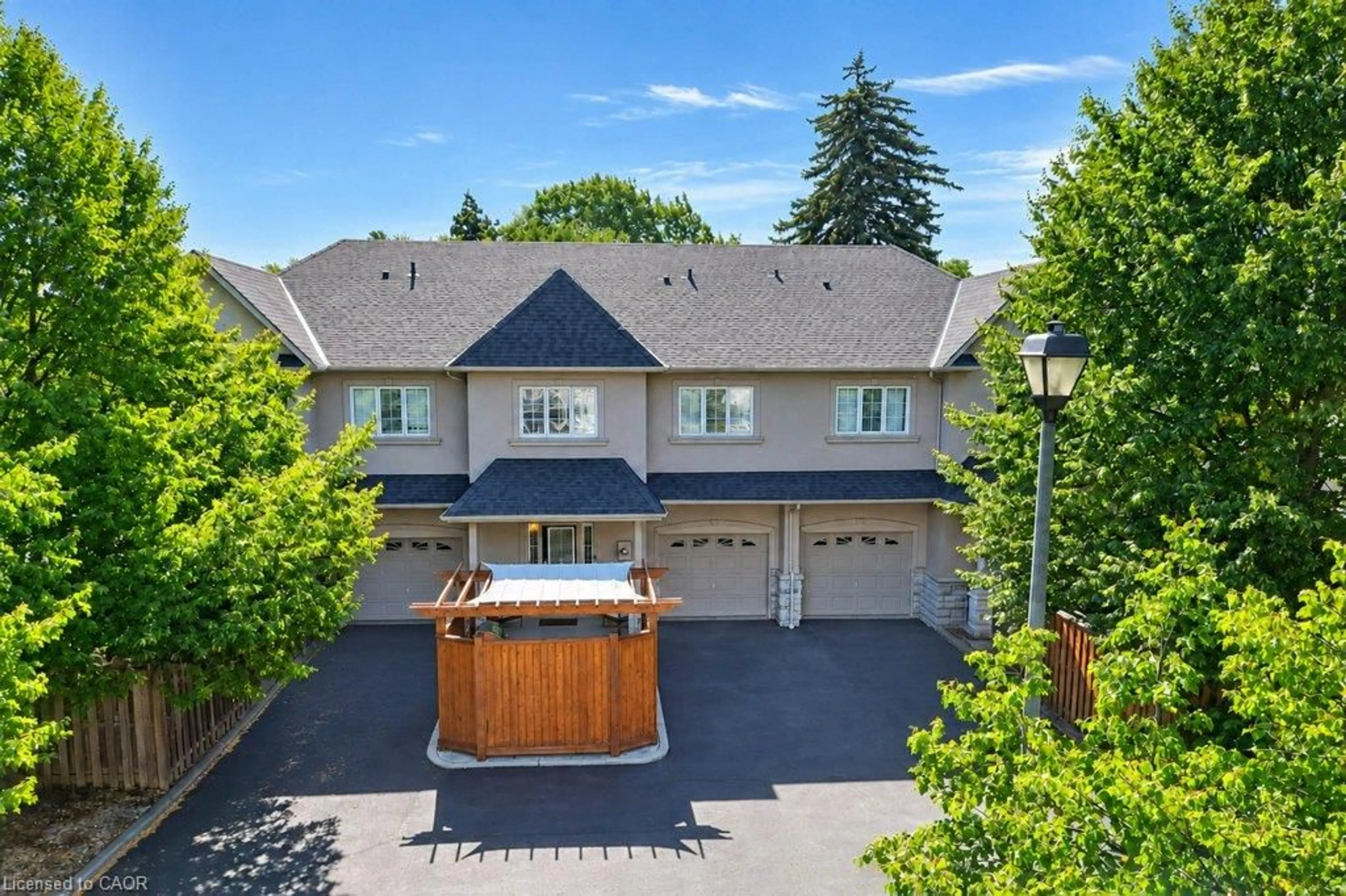 A pic from outside/outdoor area/front of a property/back of a property/a pic from drone, mountain view for 455 Claridge Rd #7, Burlington Ontario L7N 2S1