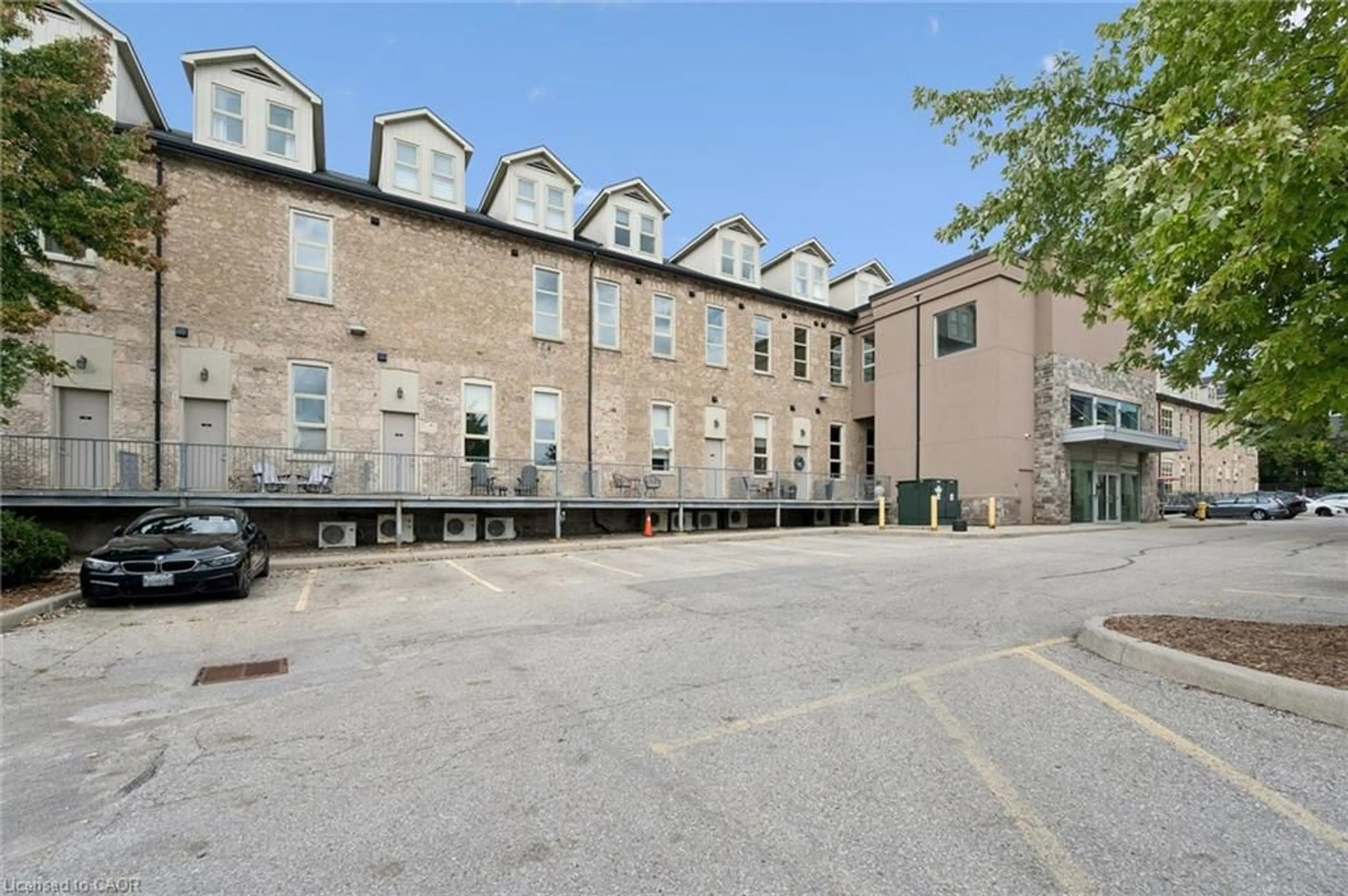 Patio, building for 25 Concession St #204, Cambridge Ontario N1R 2G6