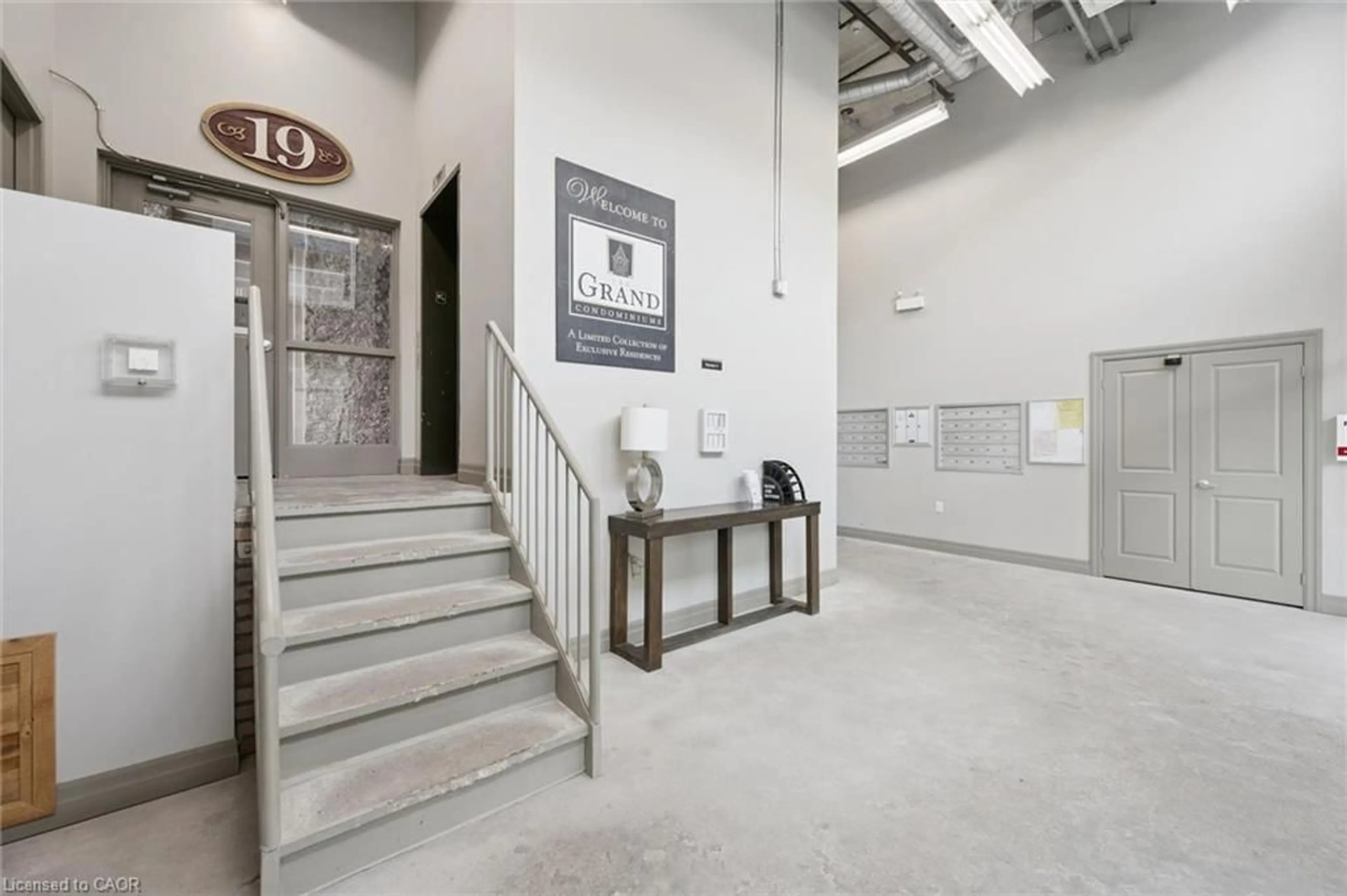 Indoor foyer for 25 Concession St #204, Cambridge Ontario N1R 2G6