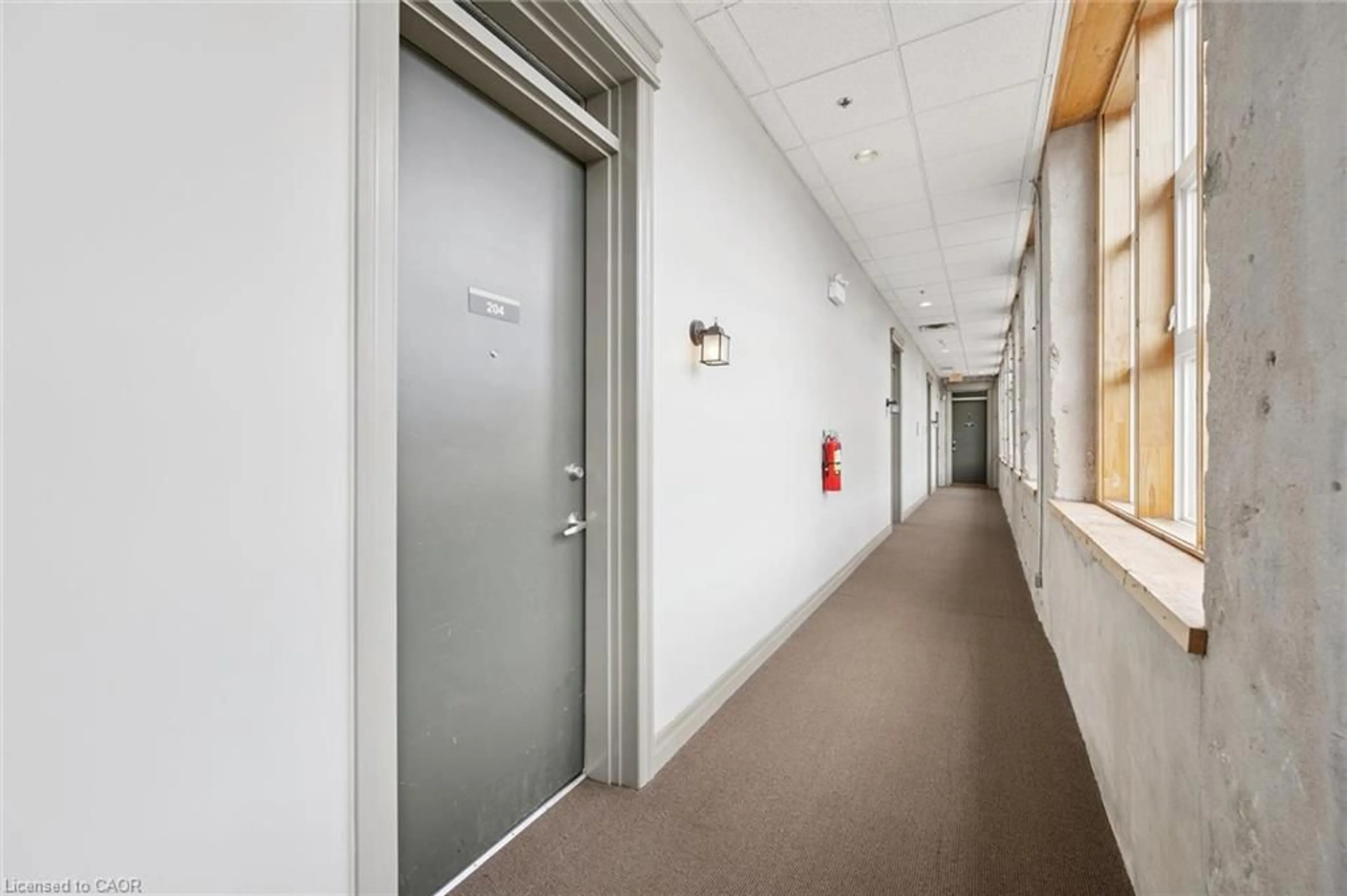 Indoor foyer for 25 Concession St #204, Cambridge Ontario N1R 2G6