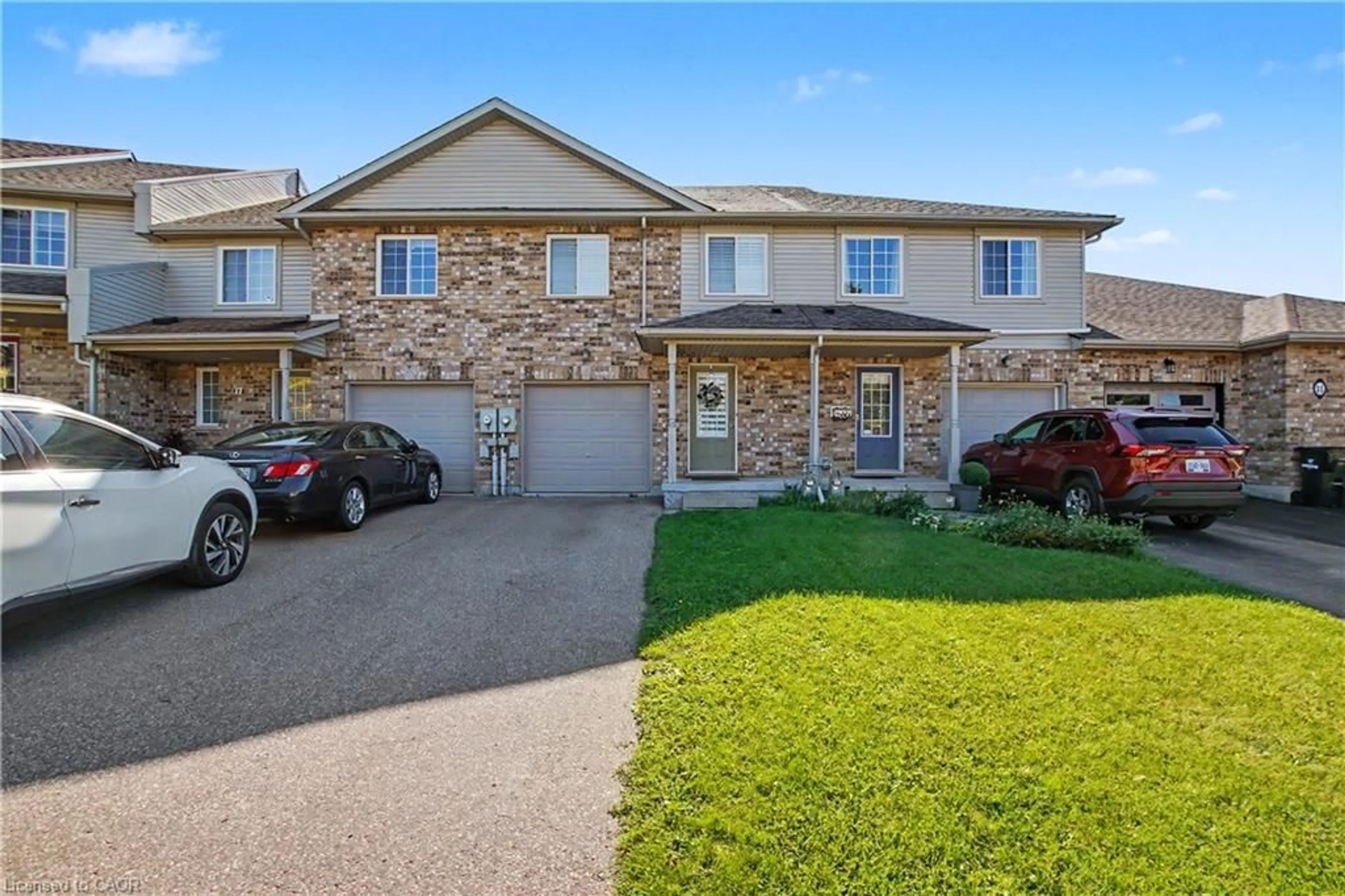 A pic from outside/outdoor area/front of a property/back of a property/a pic from drone, street for 15 Bryan Crt, Kitchener Ontario N2A 4J4