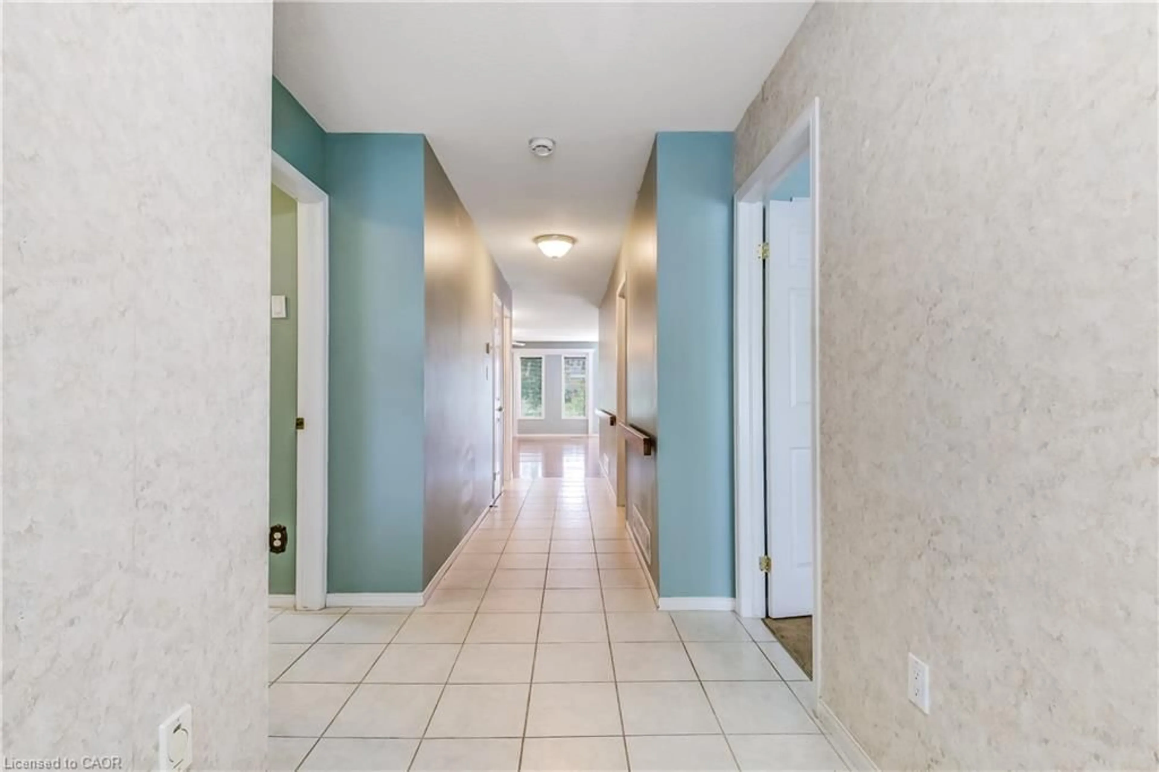Indoor foyer for 21 Mallard Walk, Port Rowan Ontario N0E 1M0