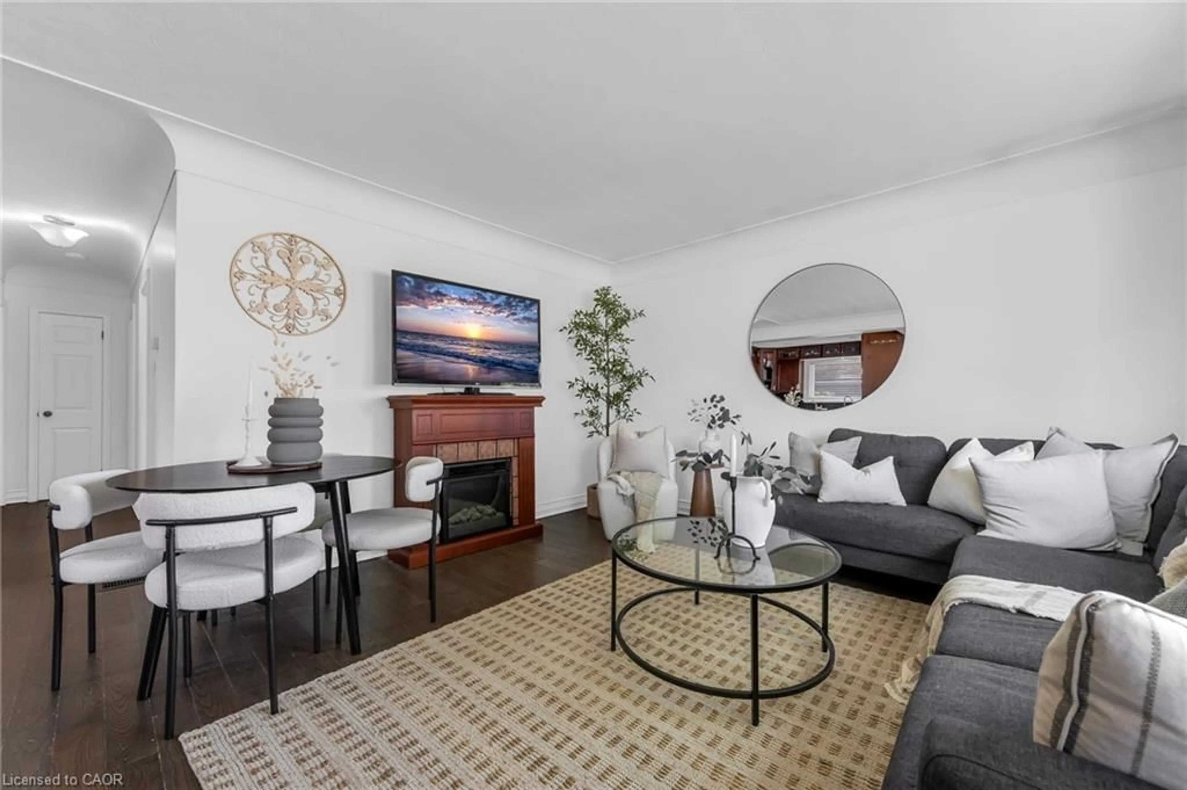 Living room with furniture, unknown for 6 Beacon Ave, Hamilton Ontario L8T 2N3
