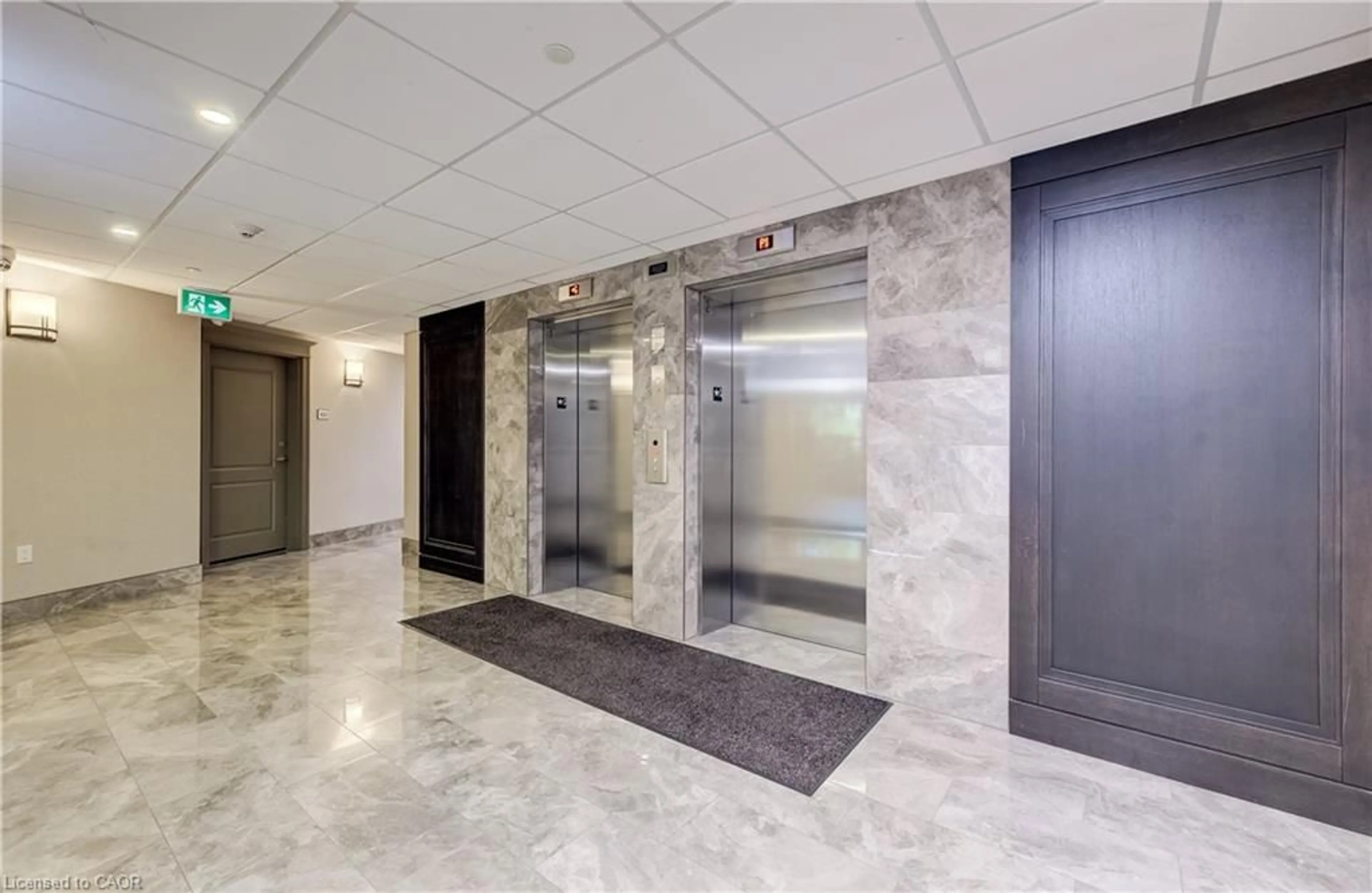 Indoor foyer for 125 Shoreview Pl #235, Stoney Creek Ontario L8E 0K3