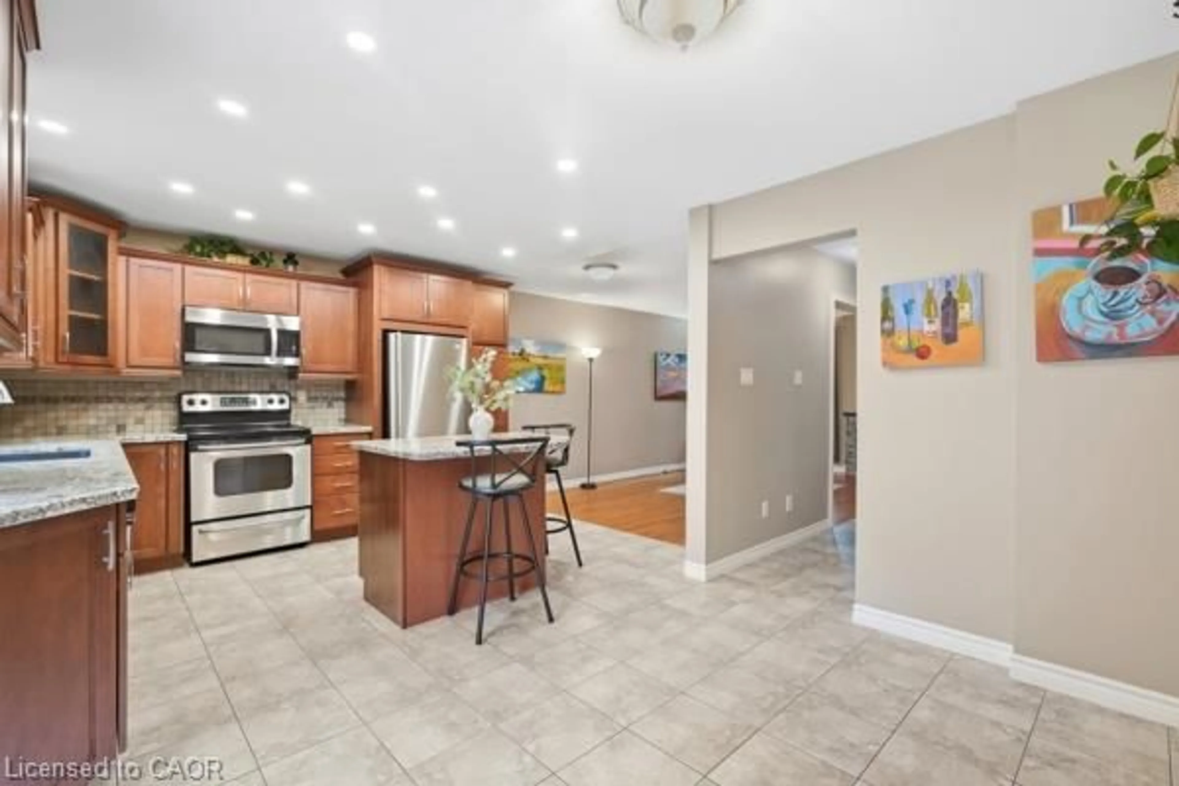 Open concept kitchen, ceramic/tile floor for 113 Essex Point Dr, Cambridge Ontario N1T 1W6