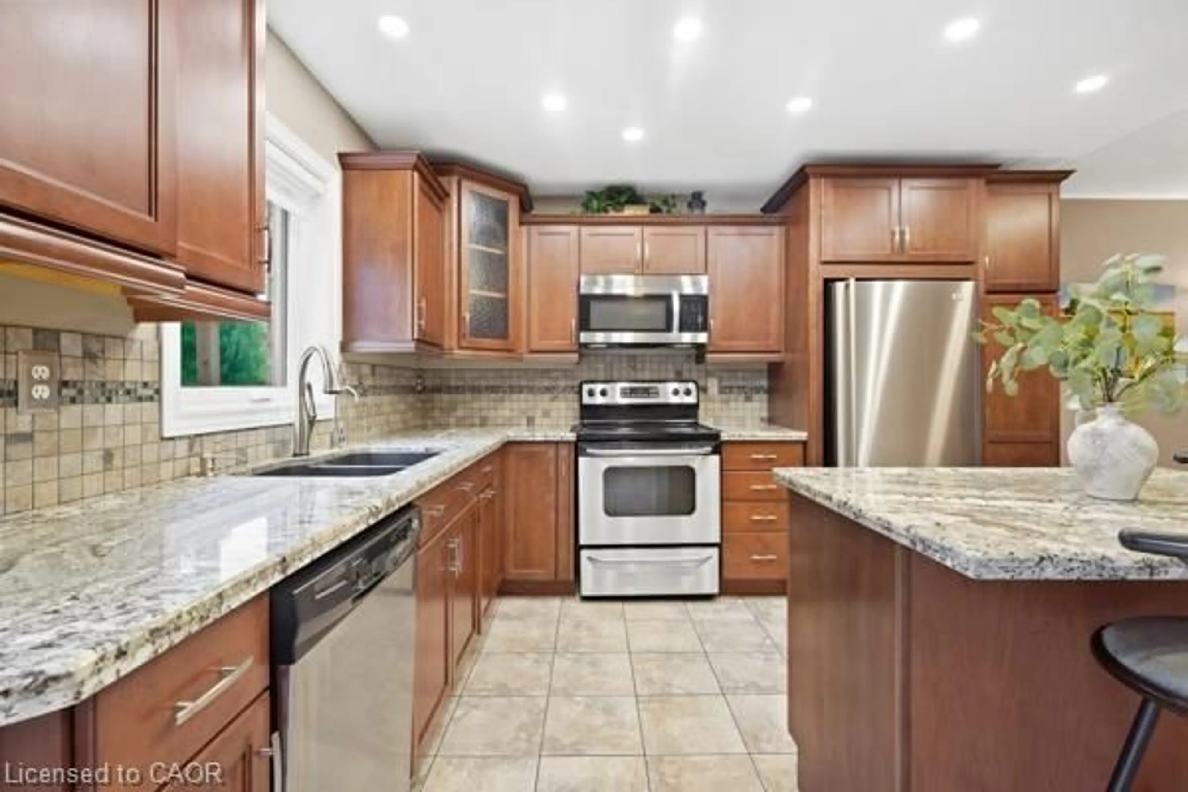 Open concept kitchen, ceramic/tile floor for 113 Essex Point Dr, Cambridge Ontario N1T 1W6