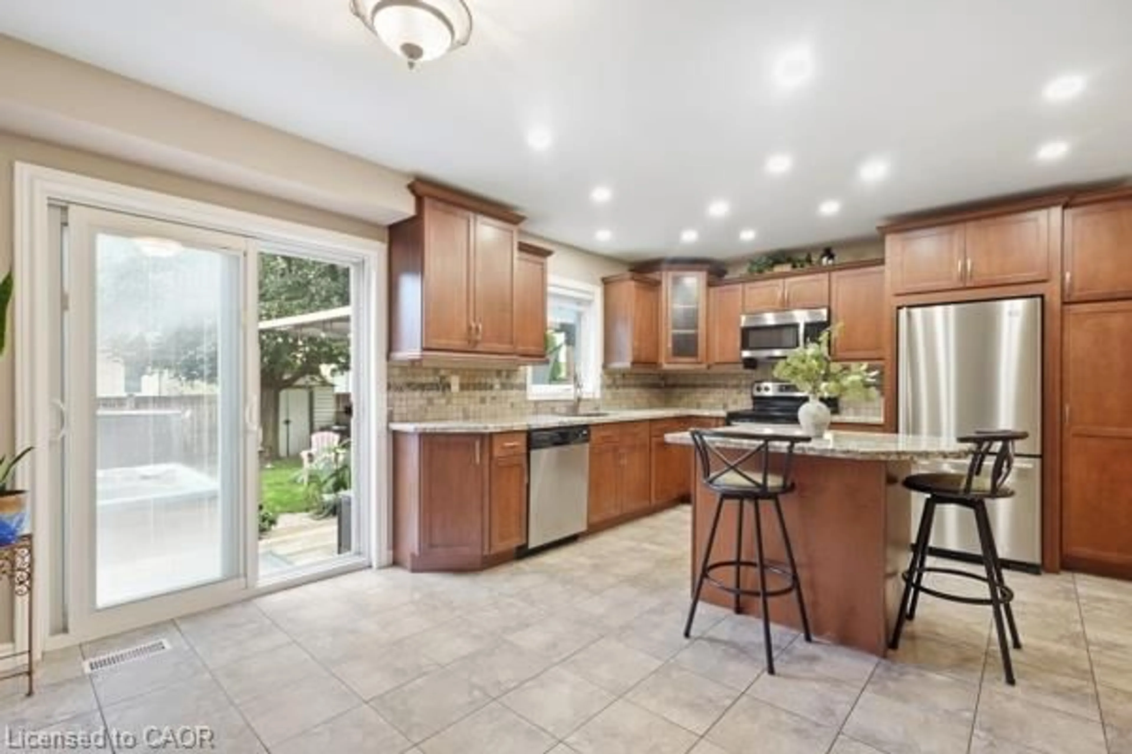 Open concept kitchen, ceramic/tile floor for 113 Essex Point Dr, Cambridge Ontario N1T 1W6