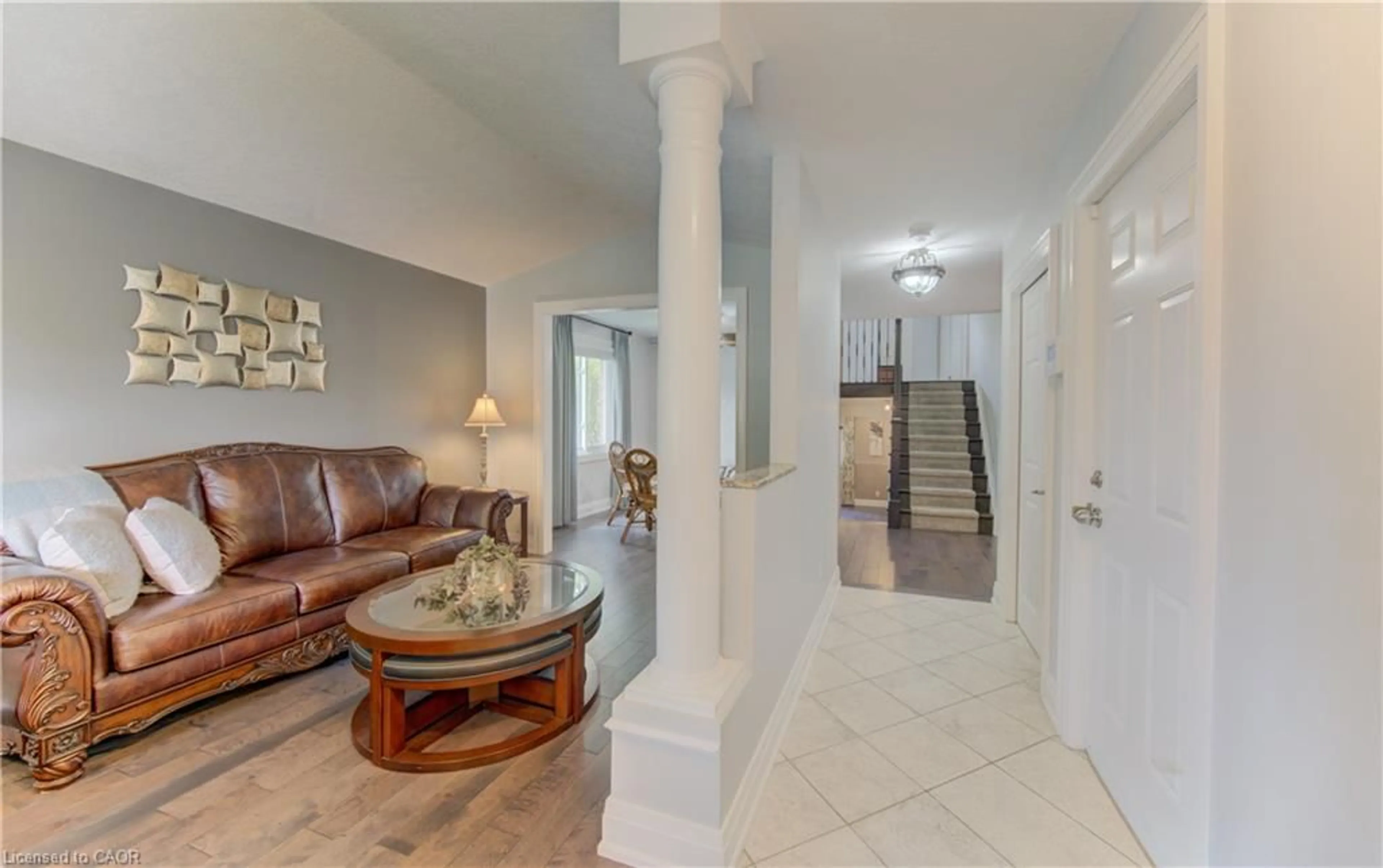 Indoor foyer for 378 Meadowvale Pl, Waterloo Ontario N2K 3P7