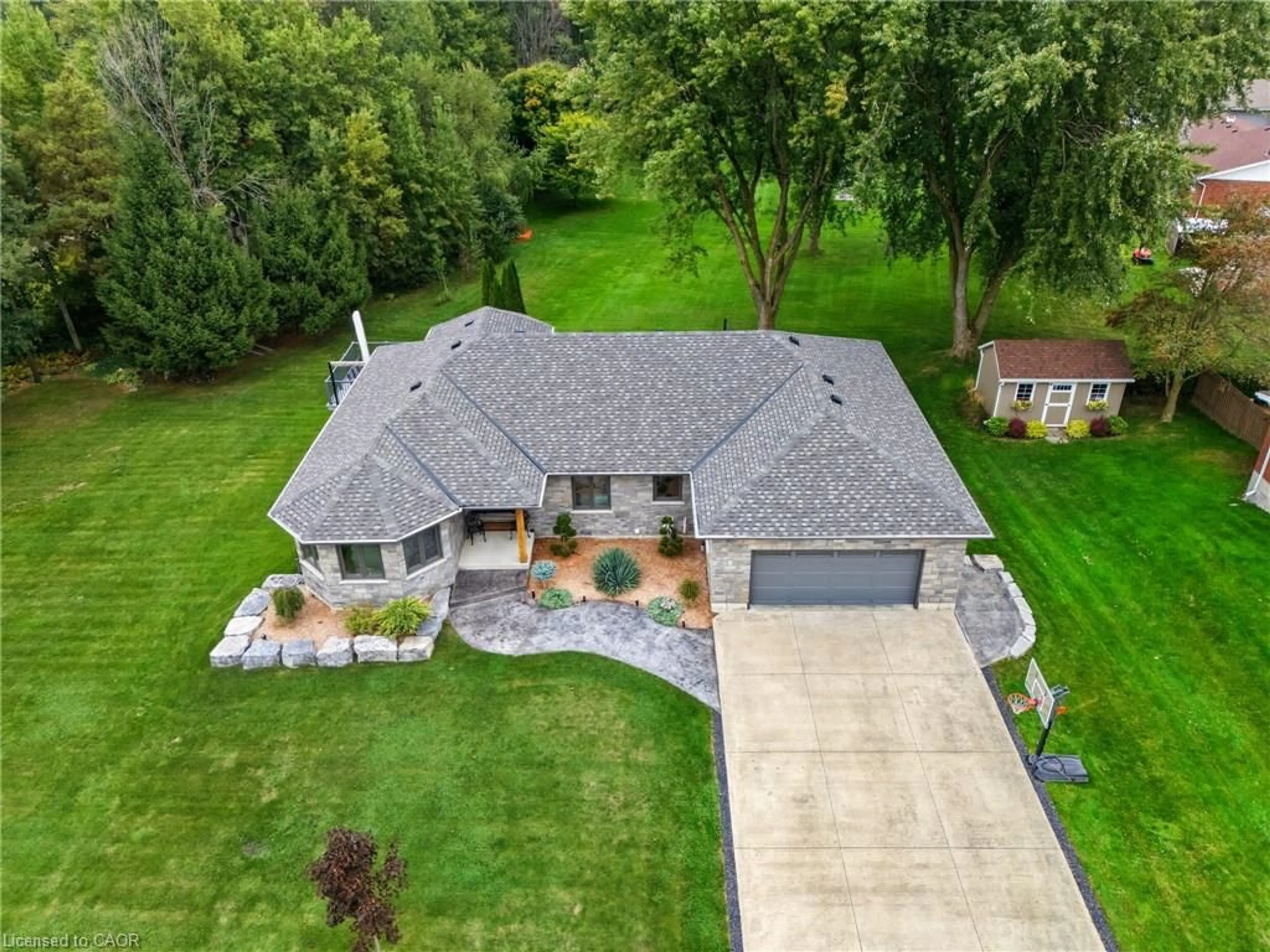 A pic from outside/outdoor area/front of a property/back of a property/a pic from drone, street for 29 Mcdonald St, Listowel Ontario N4W 1K5