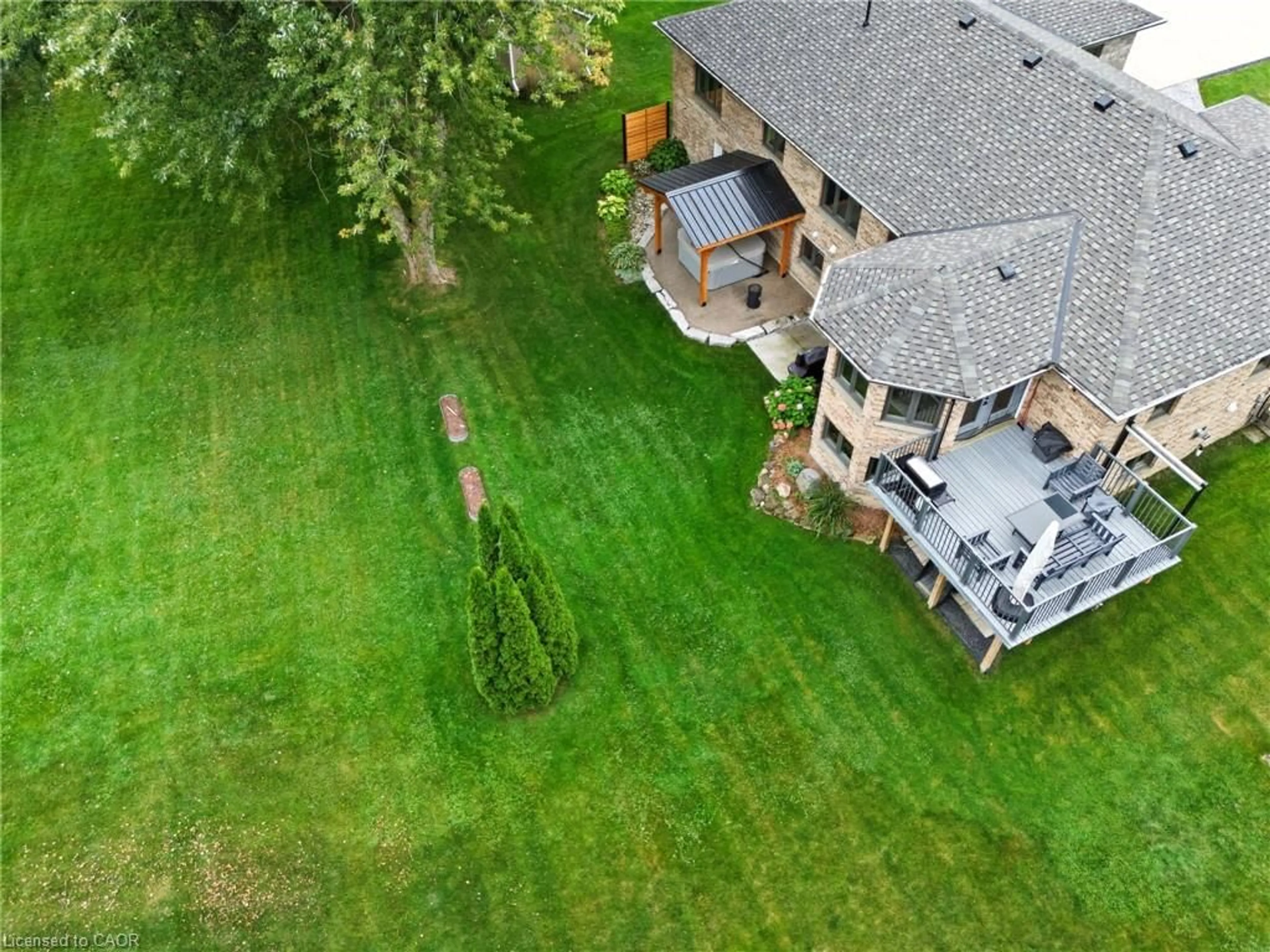 A pic from outside/outdoor area/front of a property/back of a property/a pic from drone, unknown for 29 Mcdonald St, Listowel Ontario N4W 1K5
